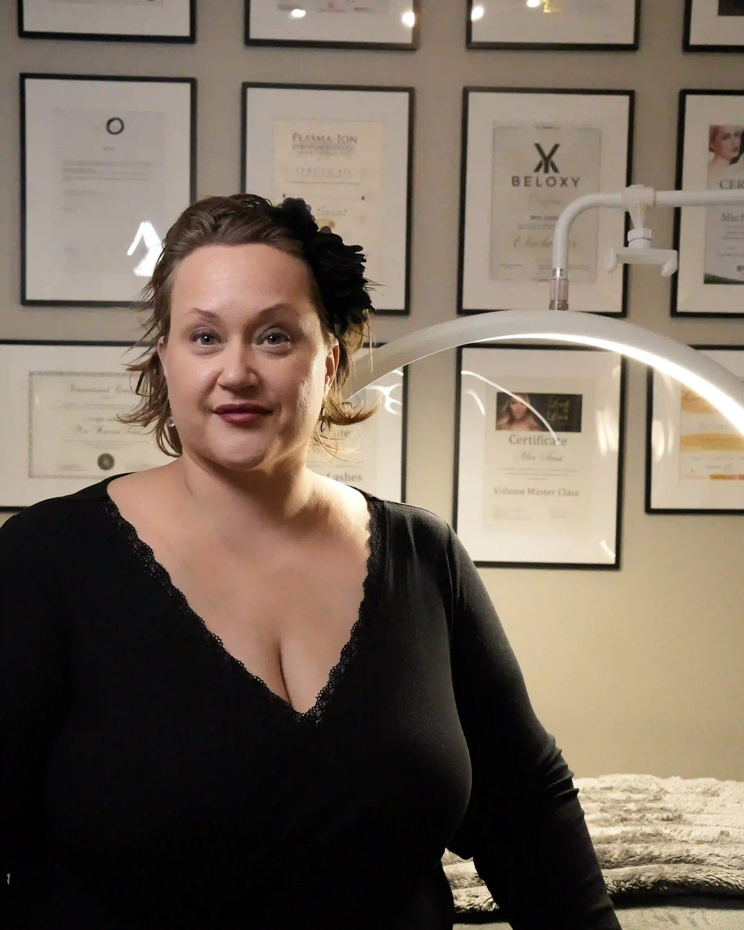 Jag är otroligt glad att kunna berätta att Optima by Mia Sassi nu har tecknat avtal med Hälsoresurs.
Det innebär att du från och med idag enkelt kan använda ditt friskvårdsbidrag hos oss via deras portal.
Det här steget ligger helt i linje med vårt löfte till dig, att alltid erbjuda en upplevelse som kombinerar hög servicenivå, harmonisk miljö, expertis, trygghet och behandlingar som anpassas efter just dina behov. Allt för att du ska få resultat som verkligen håller över tid.
Förutom Hälsoresurs kan du självklart även använda ditt friskvårdsbidrag hos oss via:
• Edenred
• Epassi
• Söderberg & Partner Benefit
• Wellnet
Vi är också oerhört stolta över vårt samarbete med SheRuns Club, där medlemmarna kan boka massage hos oss som en del av deras tränings- och återhämtningsupplevelse.
Vi ser fram emot att ta hand om dig.
Hoppas vi ses i salongen!