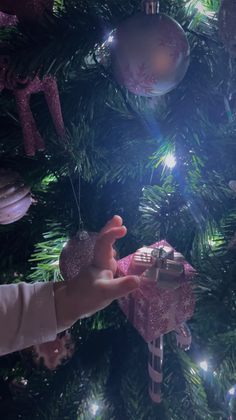 Just a little mom-style advent calendar this year🤍🎄✨
#momlife #newmom #twinmom #adventcalendar #momreel #reelsmom #motherhood #mothersday #coffeemama #dailyritual #reallife #christmas #christmas2025 #holidayseason