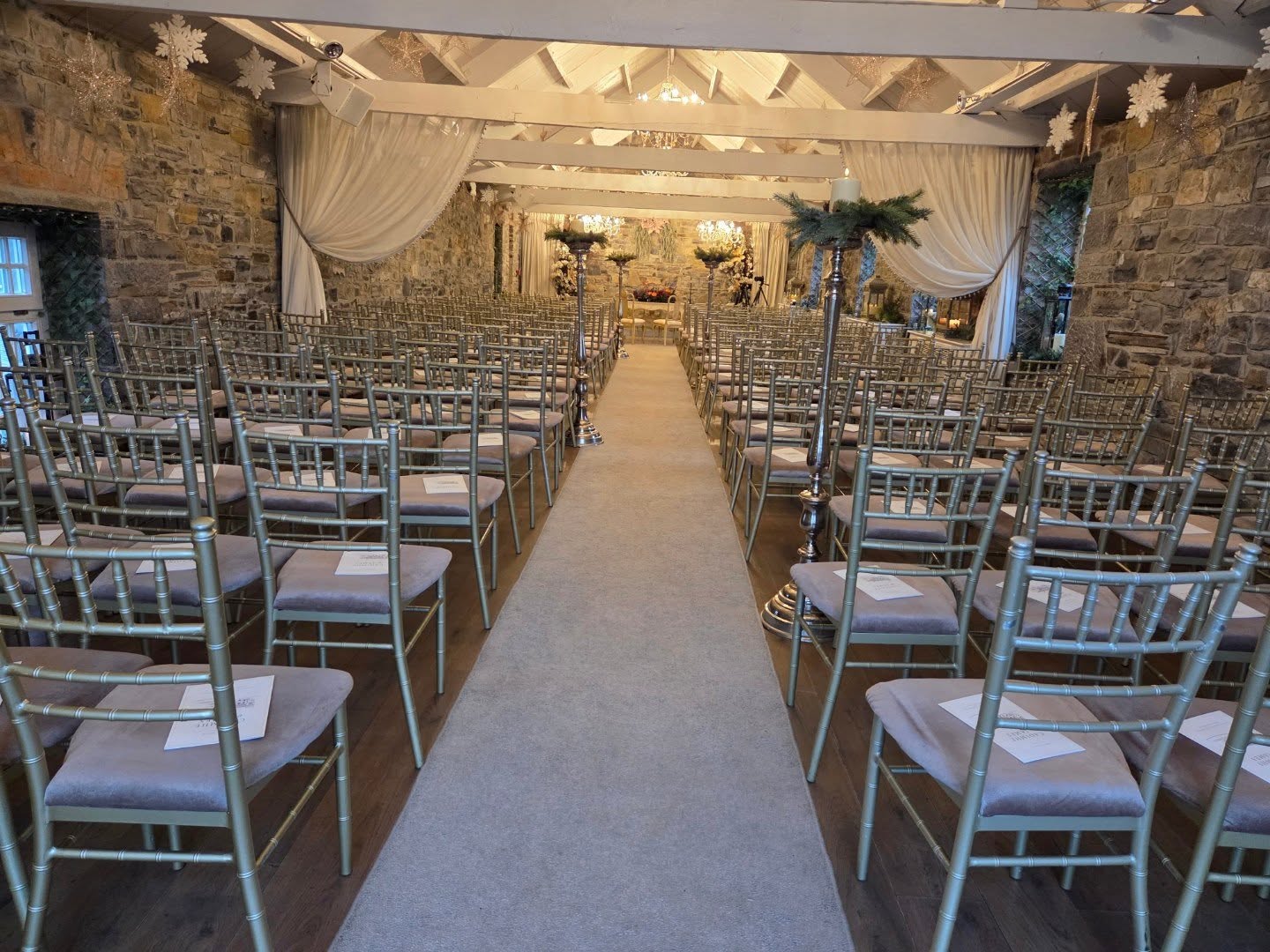@ballymagarveyvillage for the Spiritual Cerrmony of Caoimhe and James. Music was by @brennabyrnemusic with every moment captured by @photosbybokeh
#ballymagarveyvillage #IrishWeddingCelebrant #WeddingCelebrantIreland #IrishWedding #EndaHarte