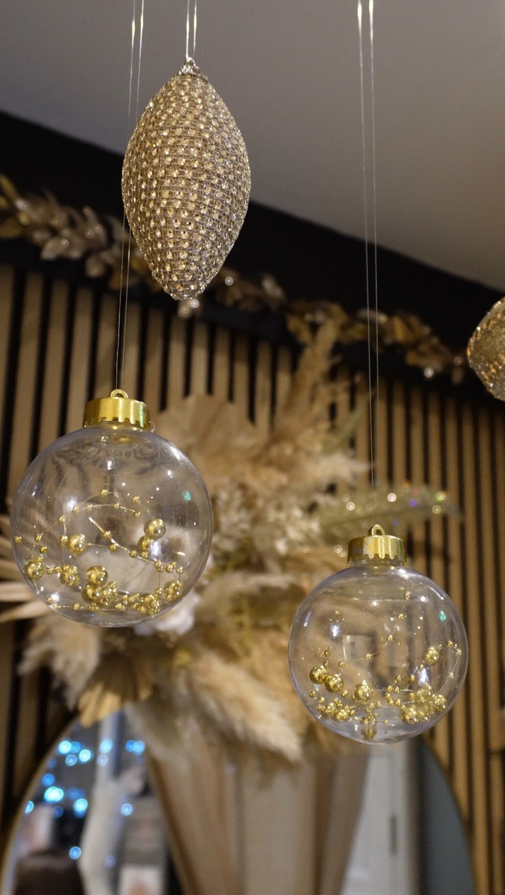 We are so ready! 😍⭐️🎄🙌🏼
All remaining appointments can be booked through the link in our bio 🤍 We look forward to seeing you all.
#christmasseason #salonhumor #woking