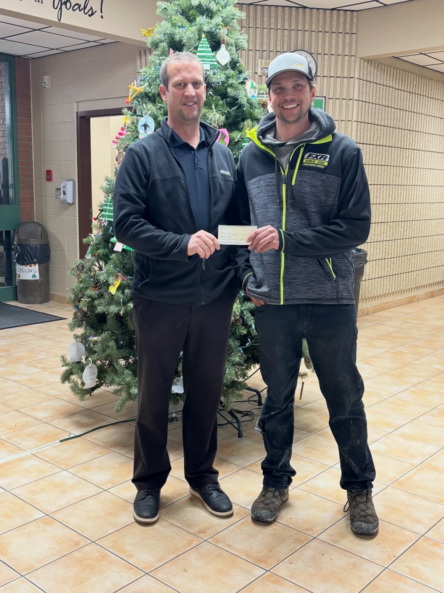 More donations were handed out this week, this time to both the Shellbrook schools for their snack programs! $500 to Shellbrook Elementary and $500 to W.P. Sandin!
Pictured is Parkside Community Club president Jory Segberg presenting the cheques to Shellbrook Elementary Principal Ryan Gareau, and W.P. Sandin staff member Kelly Herndier.