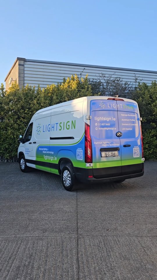 We really enjoyed working on this vehicle transformation for our neighbours and LED suppliers at @lightsign
This before and after shows how we applied Strategic Design.
Watch the transition from a blank canvas to a clear brand statement.