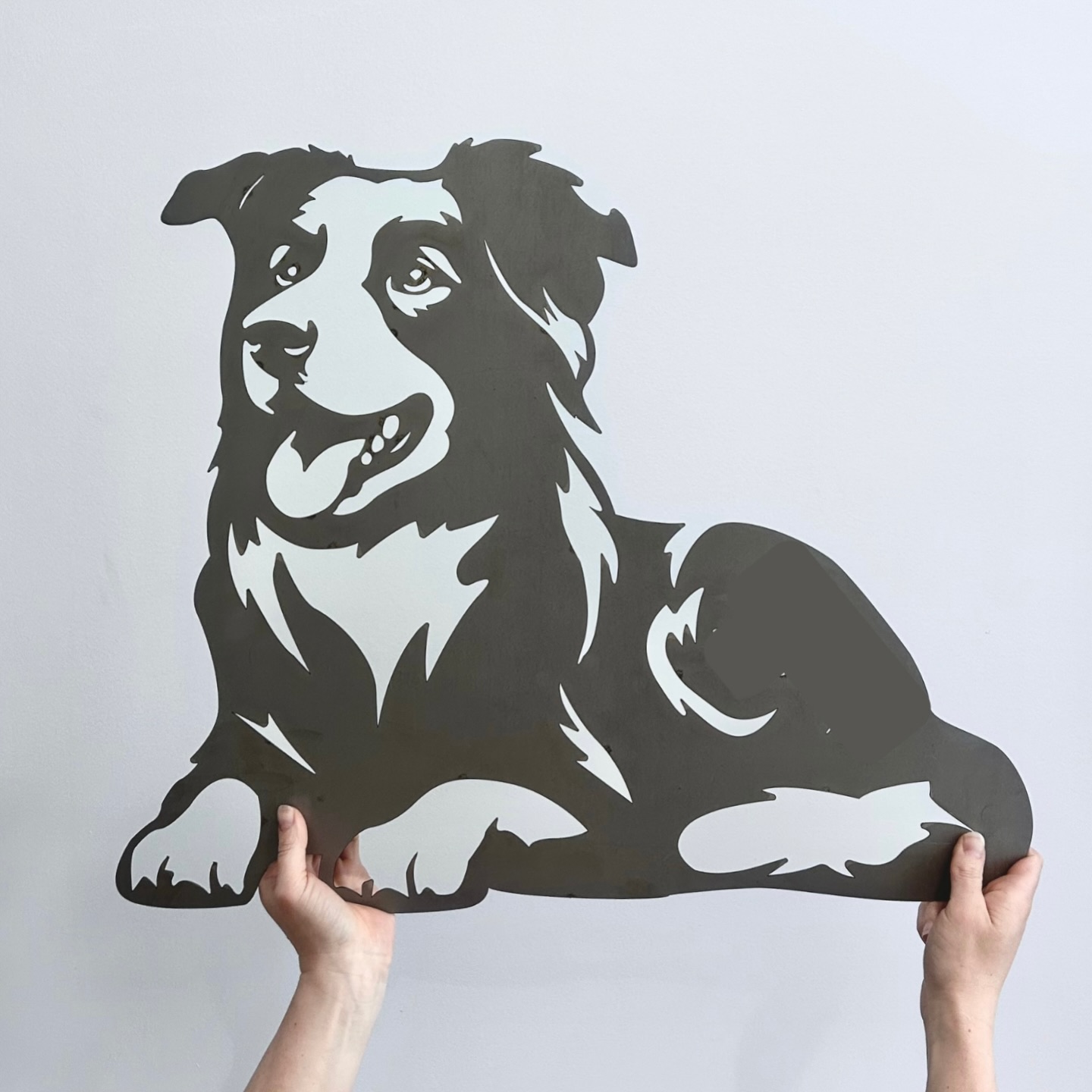 🙋🏻♀️Hands up... who else has a cheeky little face like this one, staring back at them while they’re on the loo? 😂
Honestly… lucky they’re so cute! #bordercollie
#petportrait #pet #petgifts #bordercollie #miacooperandco #petlovers #petmemorial #christmas