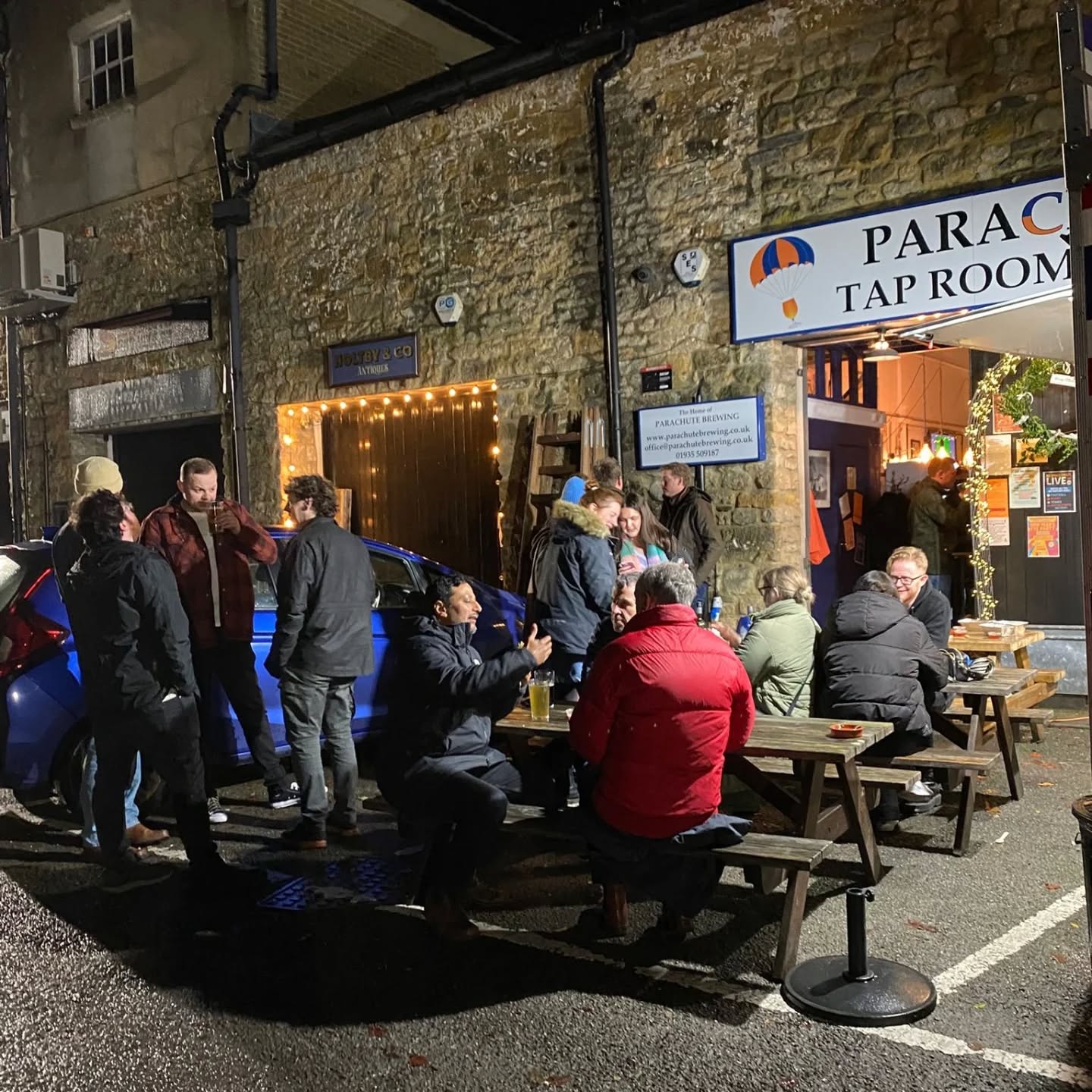 We had an amazing night last night with Sarah Thai Catering serving their Thai food as well as Charlie Greenwood - Vocalist here to entertain everyone. We hope everyone had a great time and will come back for future events !!