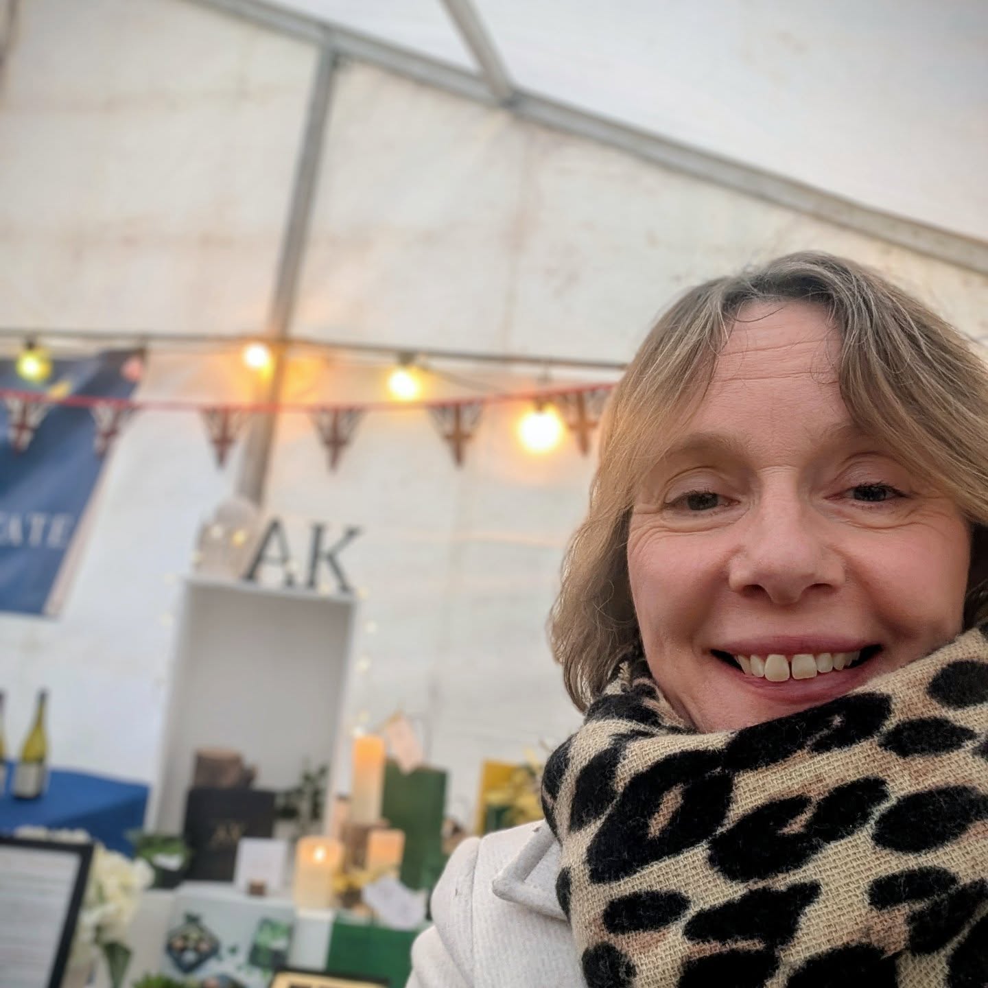 Andrew King Chocolates are out and about today, Saturday 6th December, come and say hello 👋👋
@kingtonfestivefoodfestival Cheryl is here from 9.30am until 3.30pm, in the marquee opposite the town hall 🍫🍫
At Eaton Bishop this morning from 10am until midday, Andy will be here and then he is off to The Red Lion in Madley from 2.00om until 4.30pm
Lots to do in Herefordshire today 🥰🥰🍫🍫
www.andrewkingchocolates.com
#christmasmarkets
#artisanchocolatier
#artisanchocolates
#specialgift
#foodfestival2025
#kington