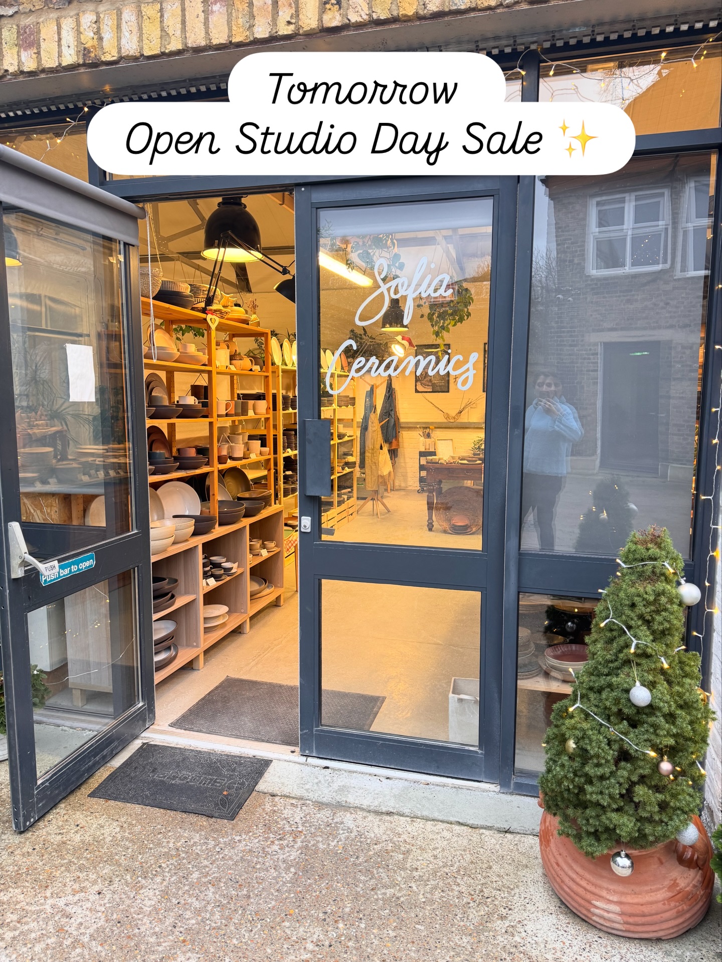 The tables are set… and they are full.
Seconds, samples, specials, fresh kiln drops. All ready for tomorrow’s Open Studio Day.
If you’ve been waiting to:
✨ pick up a gift
✨ start (or finish!) your dinnerware set
✨ top up your favourites
✨ grab a beautiful “charming misfit”
…this is your moment.
These pieces only appear in the studio and only for one day.
Come browse, chat, sip something warm, and take home the pieces that make your table feel like yours.
🗓 Tomorrow · 10am–3pm
📍 Sofia Ceramics, 23 Alphabet Mews, Stockwell SW9 0FN
Bring a friend, bring your list, or just bring your curiosity, the shelves are full and the prices are studio-only.
See you tomorrow 🤎
#SofiaCeramics #OpenStudioDay #HandmadeCeramics #LondonCeramics #SouthLondonMakers #CeramicSale #SecondsSale #HandmadeGifts #HostAtHome #TablewareDesign #SupportLocalMakers #SmallBatchCeramics #StudioSale #HolidayGifting #DinnerwareSet