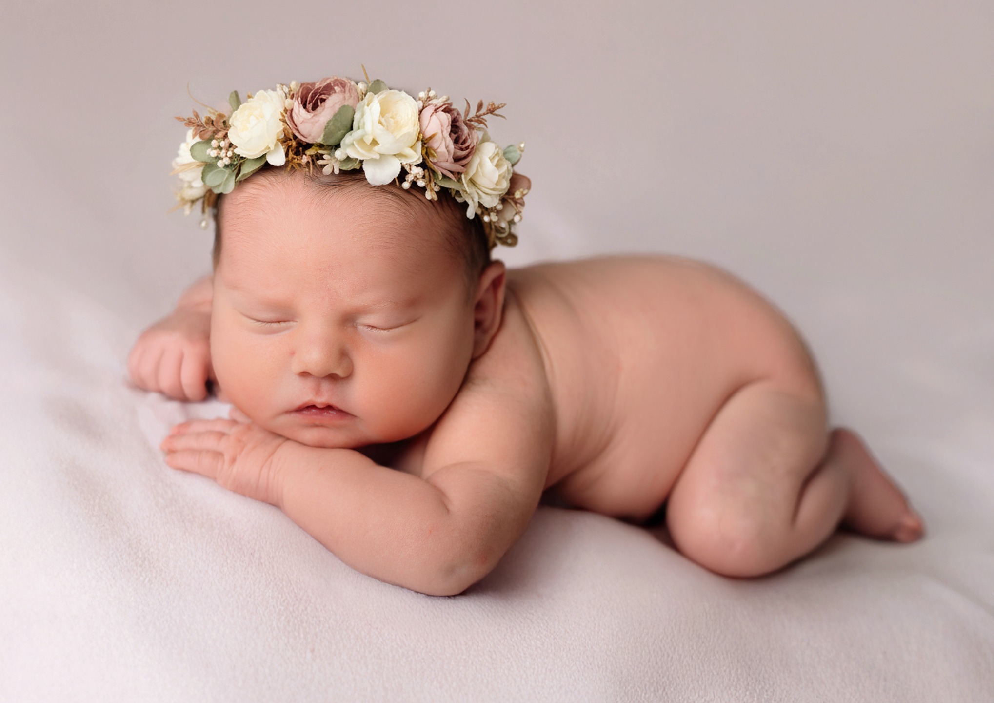 Llara vino a vernos con casi 10 días.
Lo importante es saber que este recuerdo pasa super rápido, en menos de 16 dias dejan de ser tan pequeñitos y redonditos, empiezan los cambios de sueño, de comida y un largo etc...
Pero sobre todo importa más saber que que es algo especial para vosotros; un recuerdo que siempre tendréis ahí para recordar el inicio de una etapa preciosa.
.
.
.
.
.
.#newborns #ensaionewborn #newbornphoto #newbornsession #newborn #photograpy #photonewborn #naturalnewbornphotography #newboarnphotography #fotografiainfantil #reciennacido #fotografiareciennacido #fotografiafamiliar #fotografíainfantil #melanymfotografia