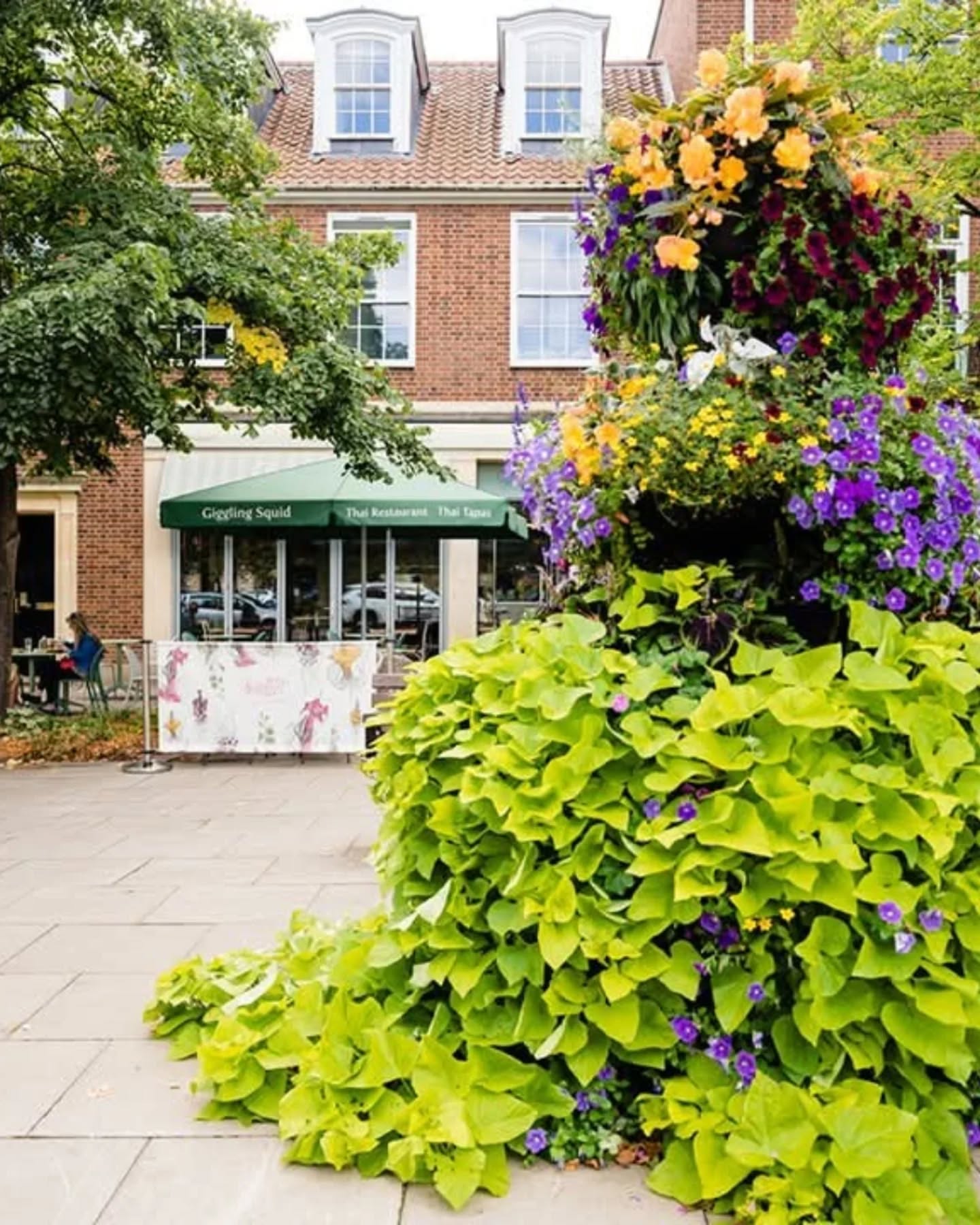 Celebrating 4 Years of Giggling Squid - Welwyn Garden City
Today we’re celebrating 4 amazing years of Giggling Squid in Welwyn Garden City town centre! 🎉
Did you know it was the BID team that reached out to the Giggling Squid owners and helped bring the town’s very first Thai restaurant to life?
If you haven’t already experienced their delicious food, beautiful decor, and top-notch service, we highly recommend you do, it’s a true local gem!
Here’s to many more years of incredible Thai cuisine in the heart of our town.