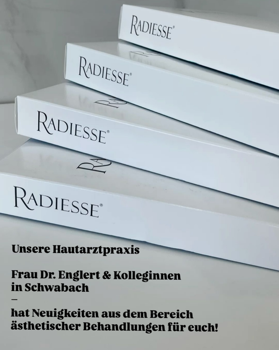 ✨ Neu in unserer Hautarztpraxis: Radiesse®
Wir freuen uns, einen injizierbaren Dermalfiller, welcher zur Faltenreduktion, Volumenauffüllung und zur Verbesserung der Hautstruktur führt, in unseren ästhetischen Behandlungen anbieten zu können.
#radiesse®️ #collagenstimulator #ästhetischemedizin #gesichtsbehandlung #jawlinecontouring #hautarzt #medicalaesthetics #natürlichschön #gesichtsstraffung #antiaging #filler