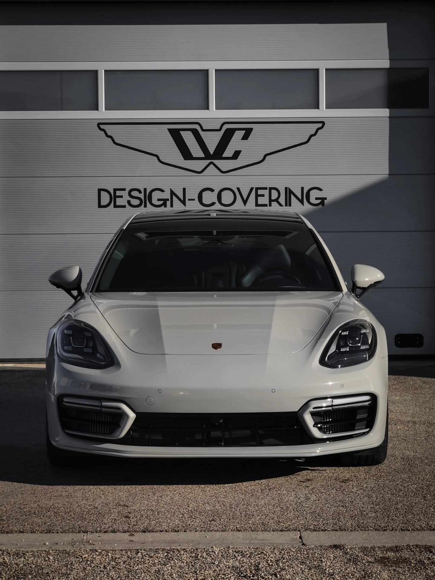 Un salon roulant signé porsche. En break, l'ultime grande routière?
.
En tout cas, elle pourra parcourir le monde sans crainte maintenant qu'elle est protégé
.
⬇️ Porsche Panamera Titanium ⬇️
✔️PPF face avant
.
#car #cars #ppf #covering #wrapping