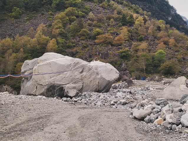 Si è conclusa la prima fase del concorso per progettare la “Ricucitura del paesaggio Fontana-Bosco-Mondada”.
Il Consorzio Pradòi, capitanato dallo Studio Gendotti SA e composto da Kamber architettura del paesaggio Sagl, EcoControl SA, GeoAlps Engineering SA e Fabrizio Viscontini, è stato selezionato per partecipare alla seconda fase del concorso e proporre attivamente un progetto preliminare che possa ricucire il paesaggio segnato dall’alluvione del 29 e 30 giugno dello scorso anno.
#studiogendottisa #studiogendotti #airolo #ingegneriacivile #ingegneria #ricucitura #vallebavona #valbavona #scienzenaturali #architetturarurale #architetturadelpaesaggio #storia