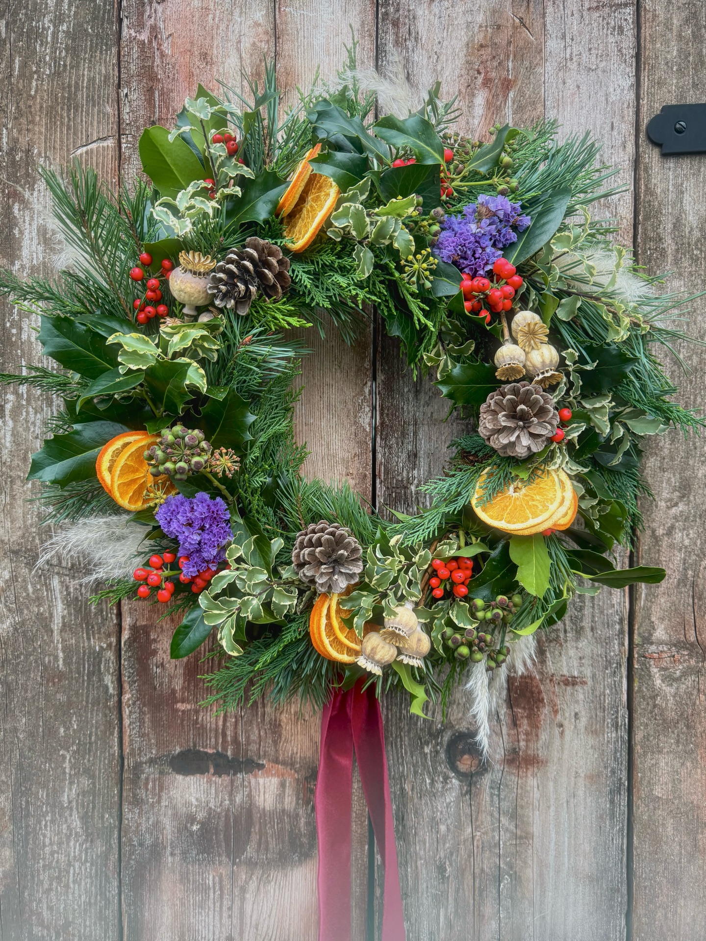 Floral wreath blooming with vibrant dried flowers from the summer garden past & seasonal charm
Fruit & Spice wreath with festive orange slices, cinnamon bark, poppy & nigella seed pods.
Swirl of Pheasant feathers, perfect for the country home
Tails of winter ribbons
Wreaths created for Luke @the_greengrocers 💚
Order now for your door
#wreath #christmas #florist #seasonalflowers #locally grown #sustainability #localflowers #florsitnorfolk #christmasdecor #floraldesign #southnorfolk #carletonrode