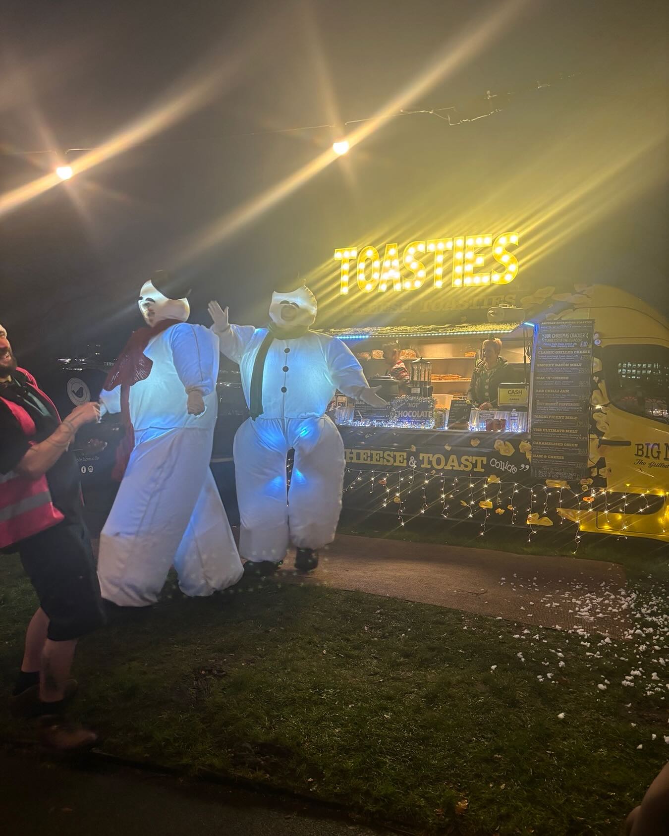 Walking - talking living snowmen ! Christmas at the castle Nottingham Day 1 ⛄️⛄️