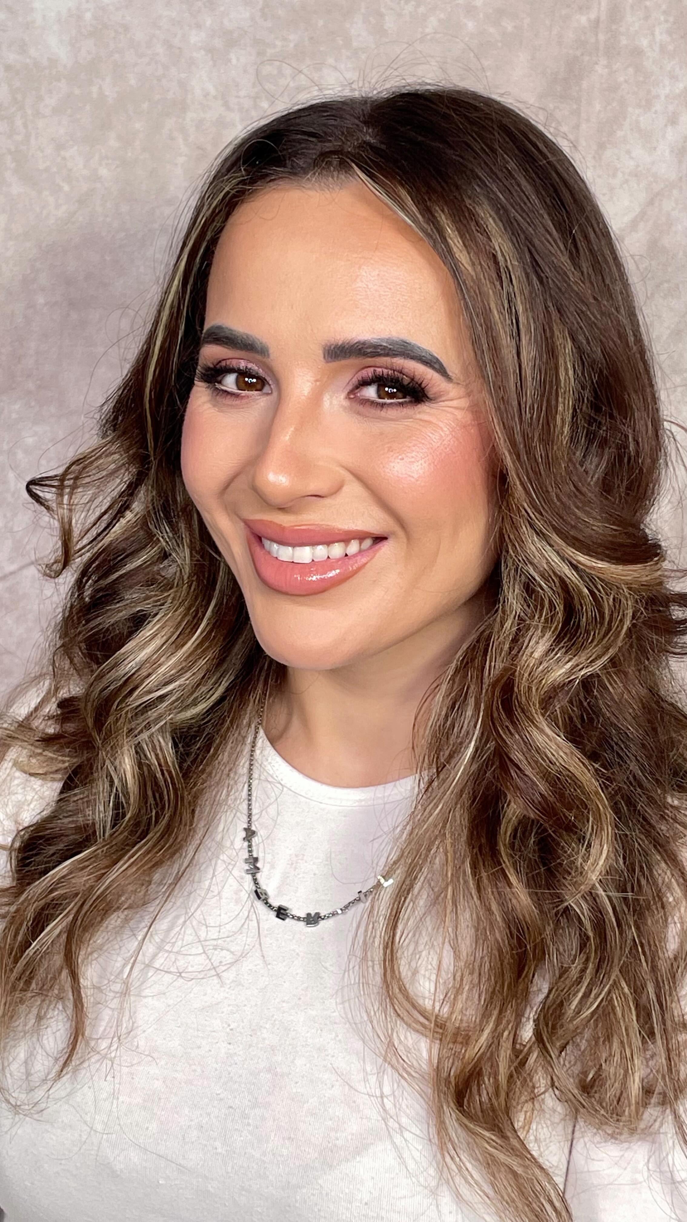 The process is SO satisfying to watch 😮💨
@amberlilybeauty & I had a little content day together! We’ve worked at a wedding before and I thought with us keeping in touch since then why not get together and get creative and get to know eachother a bit more, we had so many laughs!
If you’re a MUA wondering whether to do a content day with another MUA, do it. There’s no competition just collaboration, work together and support eachother because it can be bloody lonely if you don’t.
#womensupportingwomeninbusiness #midwalesmakeupartist #westwalesmakeupartist #makeupartistwales