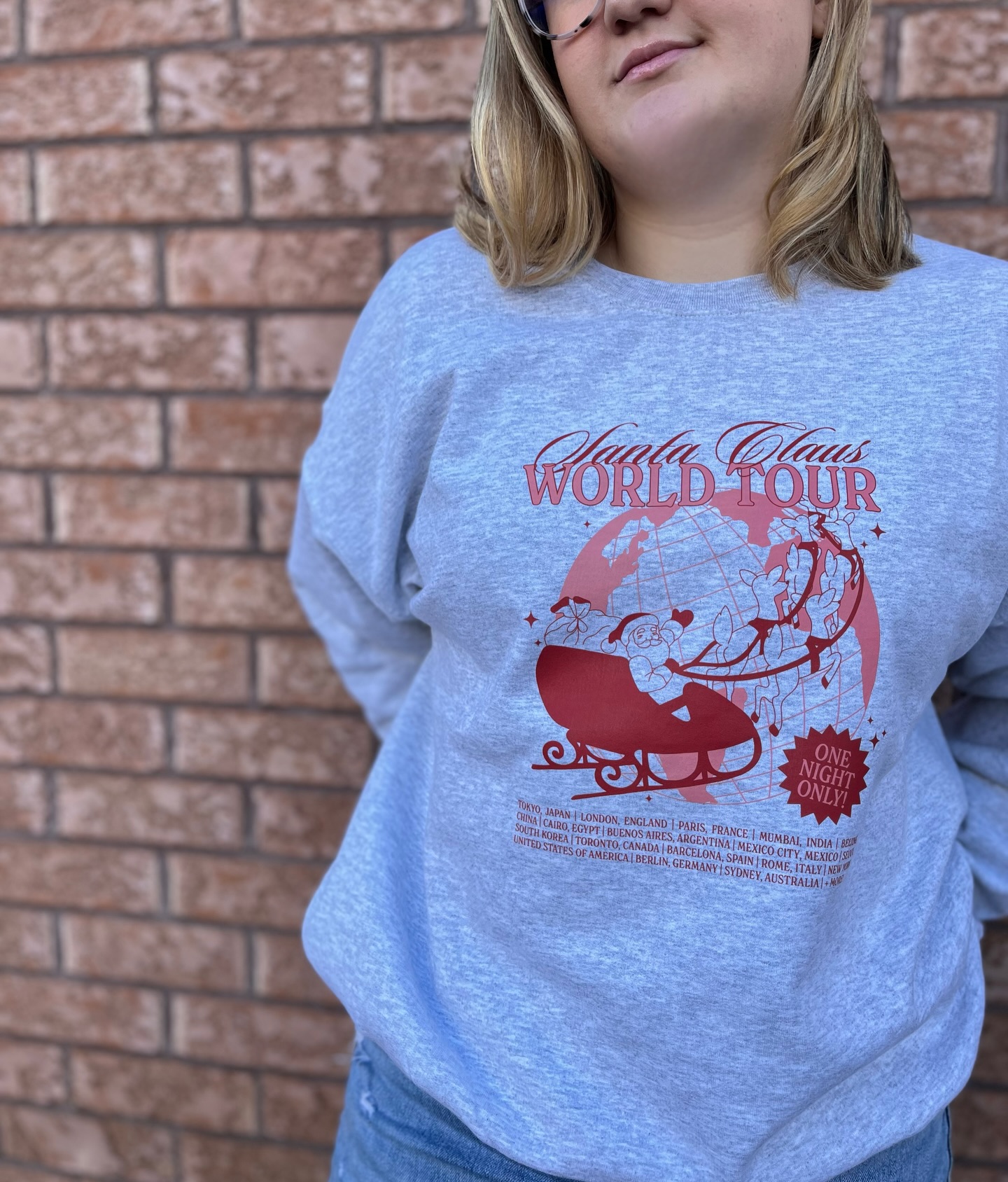 Looking for a last minute Christmas sweater? Check out our stories for the remaining selection, including this cute new crewneck🎅🏻