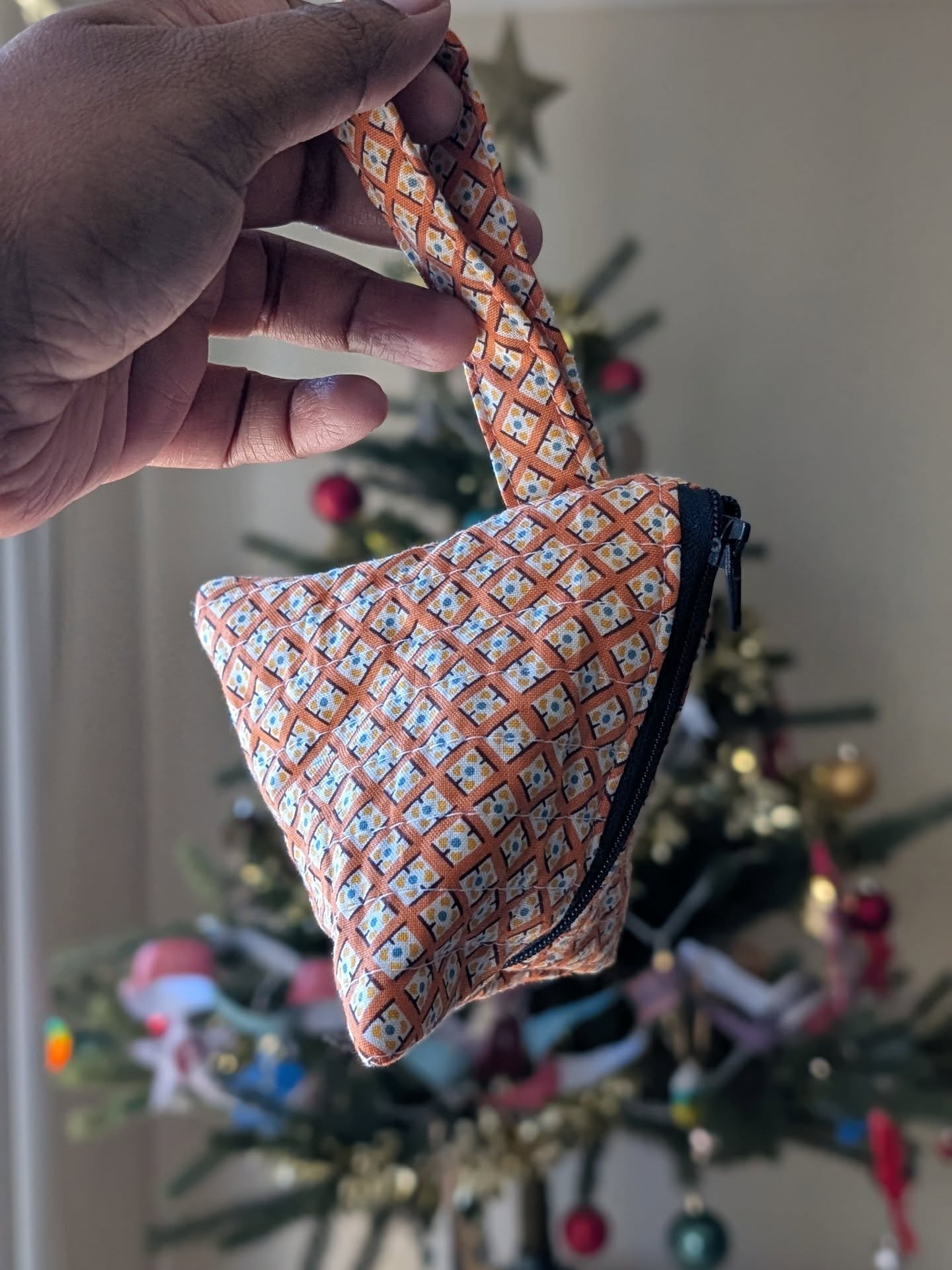 Happy Sunday! I've had such a lovely time creating items for this year's Christmas season markets. This was probably one of my favourite makes - Triangle pouches! They're great for storing those little things, like Chapstick, keys, car key fob, coins, some cash if you don't want to bring your whole wallet, etc. Some with wristlets, some with smaller tags to put on a keychain or bag. Colourful and practical. I made way too many so as a bonus these (and a few others) will be listed on my website. They are great stocking stuffers, a lovely gift for someone, or perhaps a treat for yourself?
Send me a message to get yours! Once they're all photographed, I'll list them on my website as well.
.
.
.
#handmadegifts #handmadeinBrisbane #handmadethischristmas