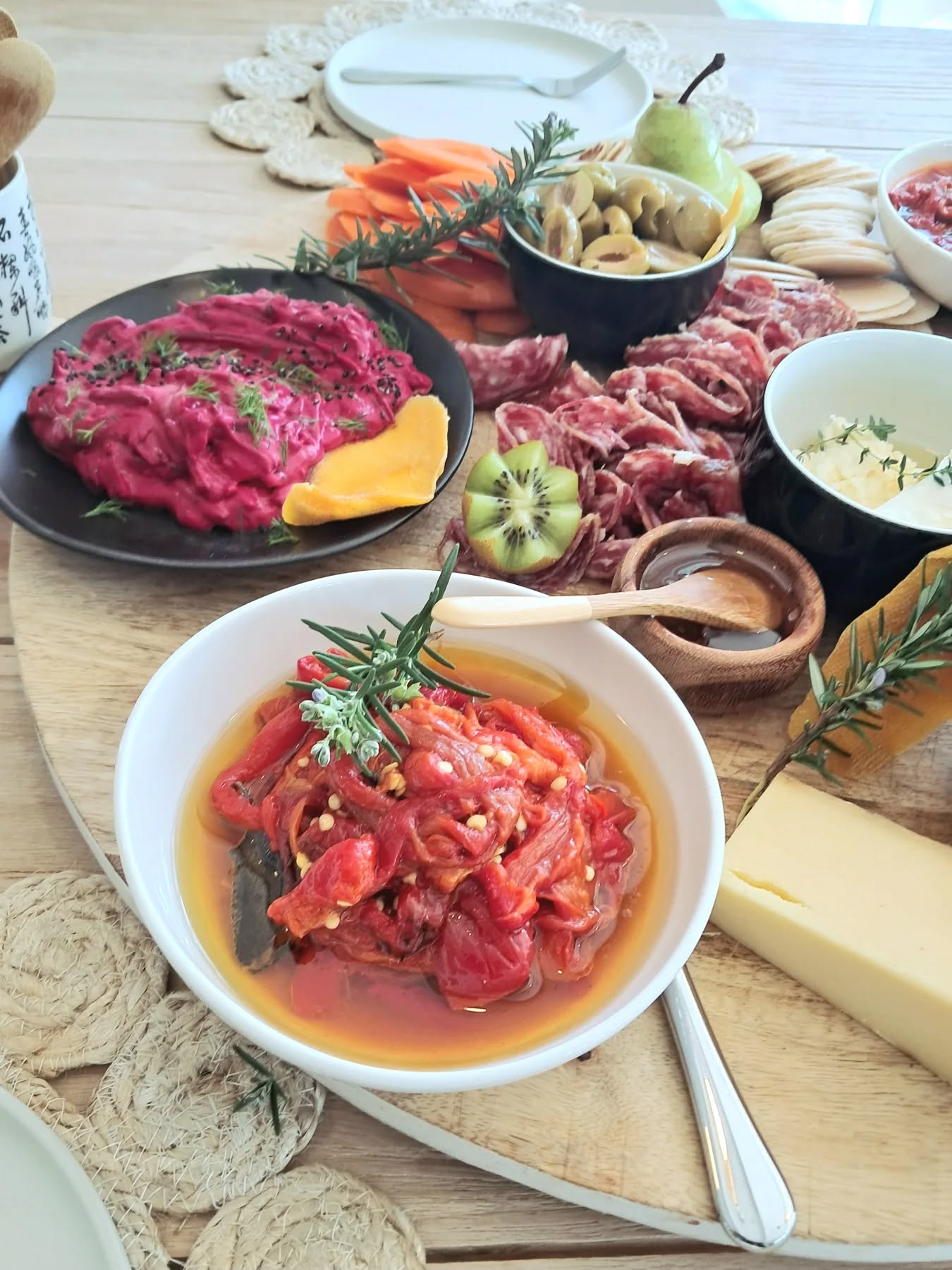 There is something sweet about charred Red Peppers 🌶 😋
#marinated
#grazingtablesandcheeseboards #FoodFromScratch