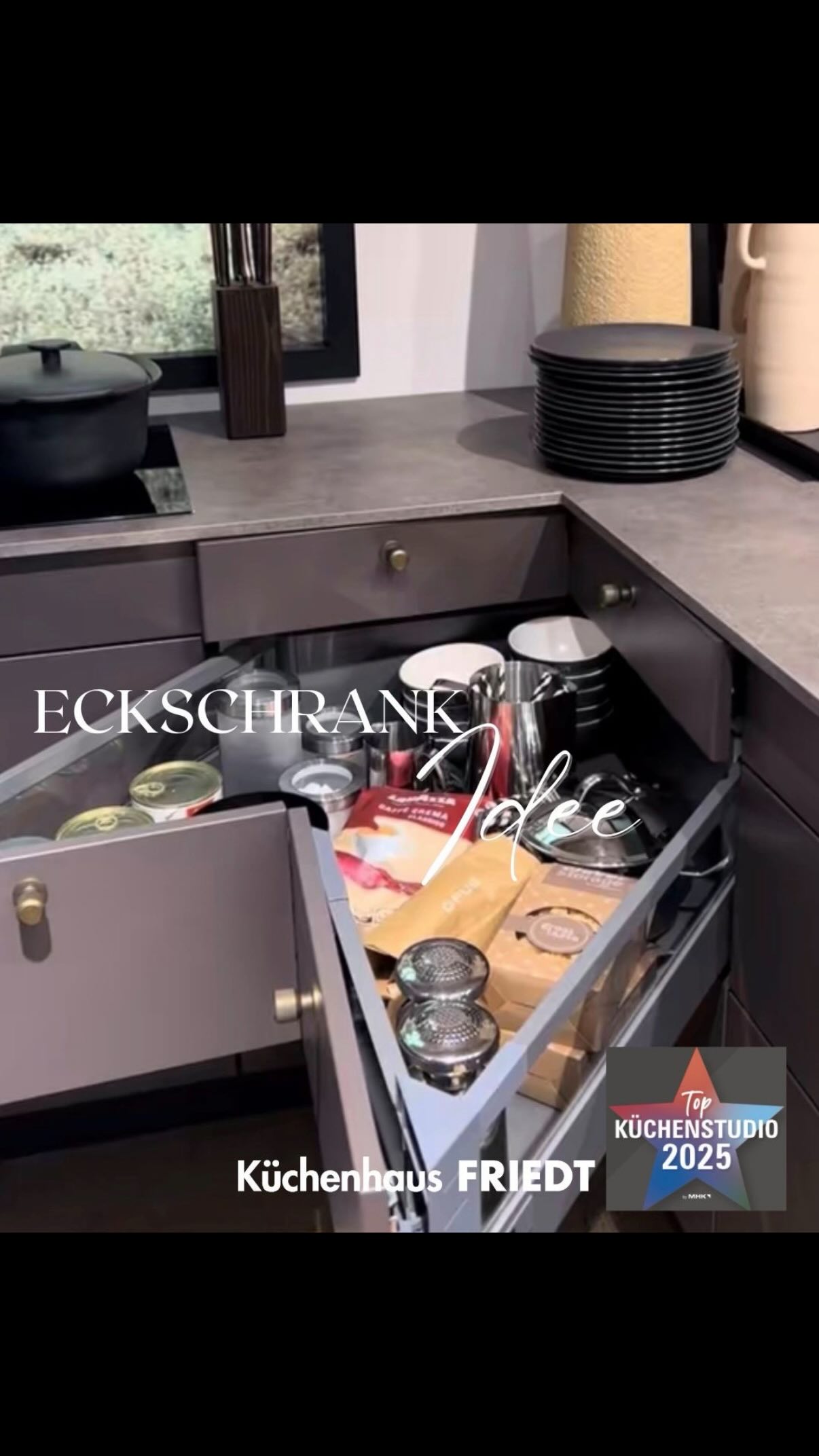 Kennst du schon diesen Eckschrank? Er ist schon seit ein paar Jahren auf dem Markt, aber viele wissen gar nicht, dass es so etwas gibt.
Über die Sinnhaftigkeit lässt sich sicher streiten, aber wir finden, es gibt immer Raum für neue Lösungen #Eckschrank #Möbelideen #Inneneinrichtung #küchen #küchenplanung #küchenhausfriedt #küchen #küchenplanung #kraichgau #eppingen #sinsheim #heilbronn #karlsruhe #kitchen #interordesign #hausbau