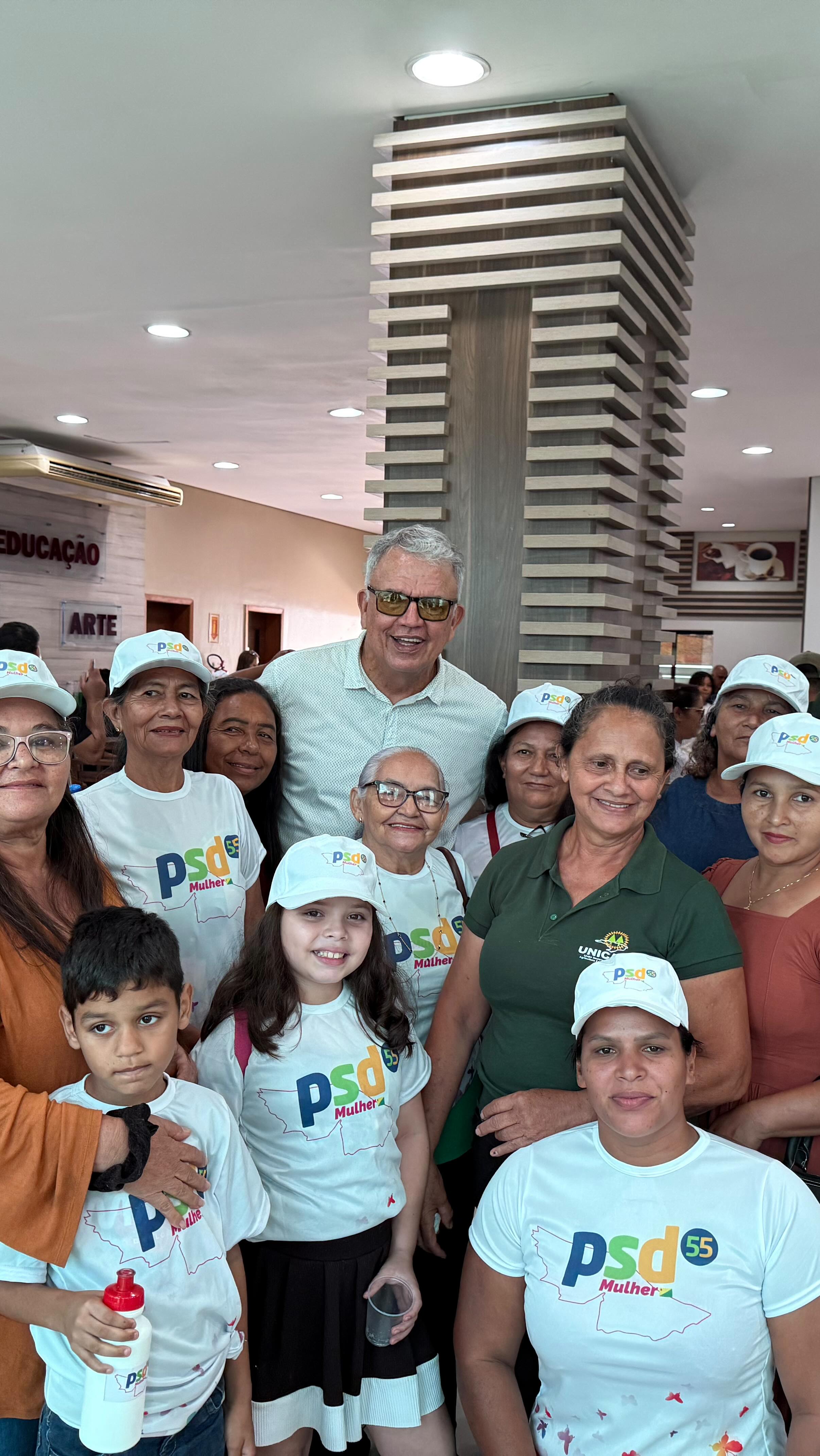 Um dia especial com as mulheres do PSD 🧡✨
Hoje realizamos o Encontro de Mulheres do PSD do Acre, um momento de muita troca, aprendizado e inspiração. Conversamos sobre política, cidadania e finanças, destacando a importância da participação feminina na construção de um Acre mais forte.
O evento contou com palestras de mulheres protagonistas e a presença de representantes de Marechal Thaumaturgo, Brasiléia, Assis Brasil e de diversas outras regiões do nosso estado, mostrando a força e a união das mulheres acreanas.
Seguimos firmes ampliando espaços, incentivando a participação e fortalecendo a voz feminina em todo o Acre. 💪🧡
#MulheresNoPSD #ForçaFeminina #PSD #Acre