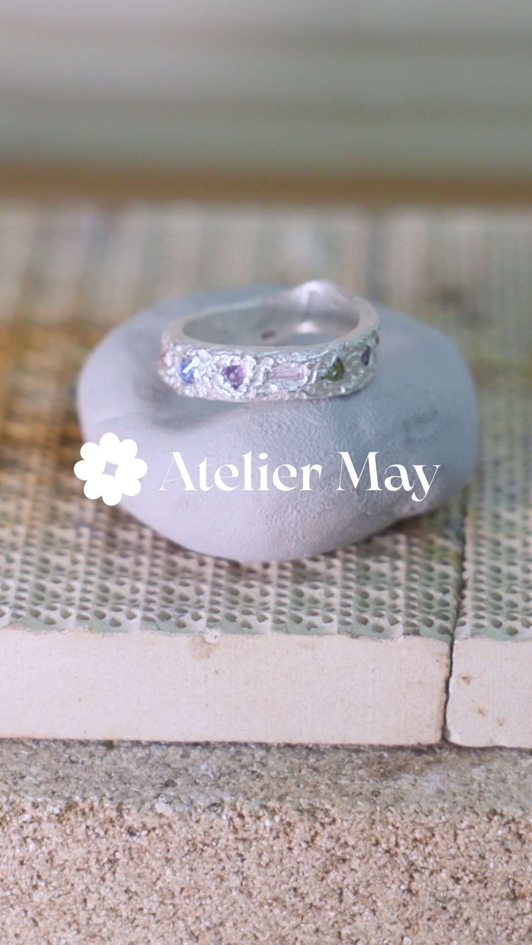 USE ✨”ORANGEFRIDAY”✨ for 15% off all jewelry workshops! 💍
Let's make a silverclay ring in 20 seconds!
Silverclay is so magical: after firing your piece turns in to solid silver, ready to wear 😍
Price: €149,-
📽️ by @andres.ns & @abru_mandiola
#thingstodoamsterdam #workshops #jewelry #amsterdam #vondelpark #overtoom