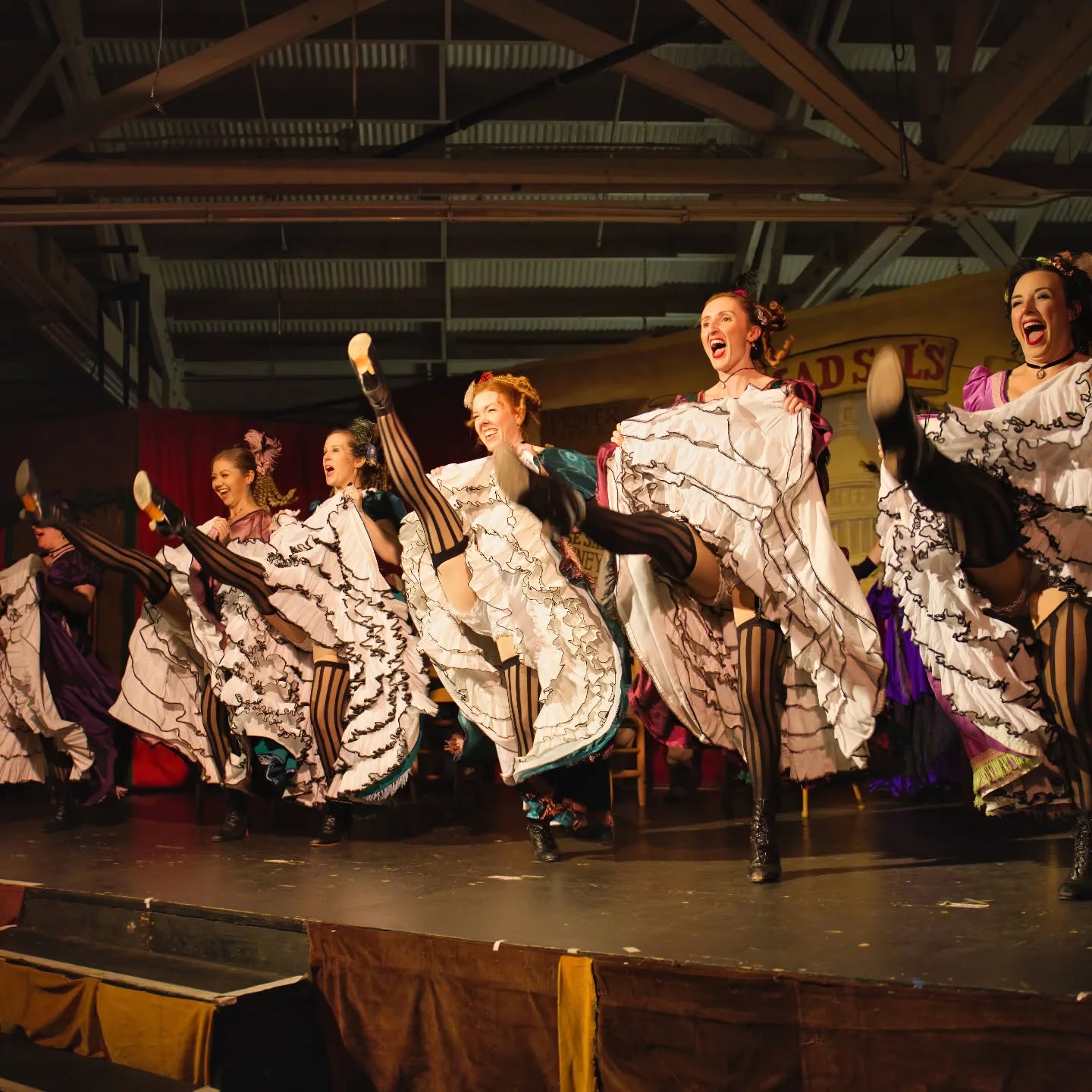 We're still here at @dickensfair today performing at Mad Sal's stage!
Stop by and say hi! ππ»
πΈ @mrobalino8
