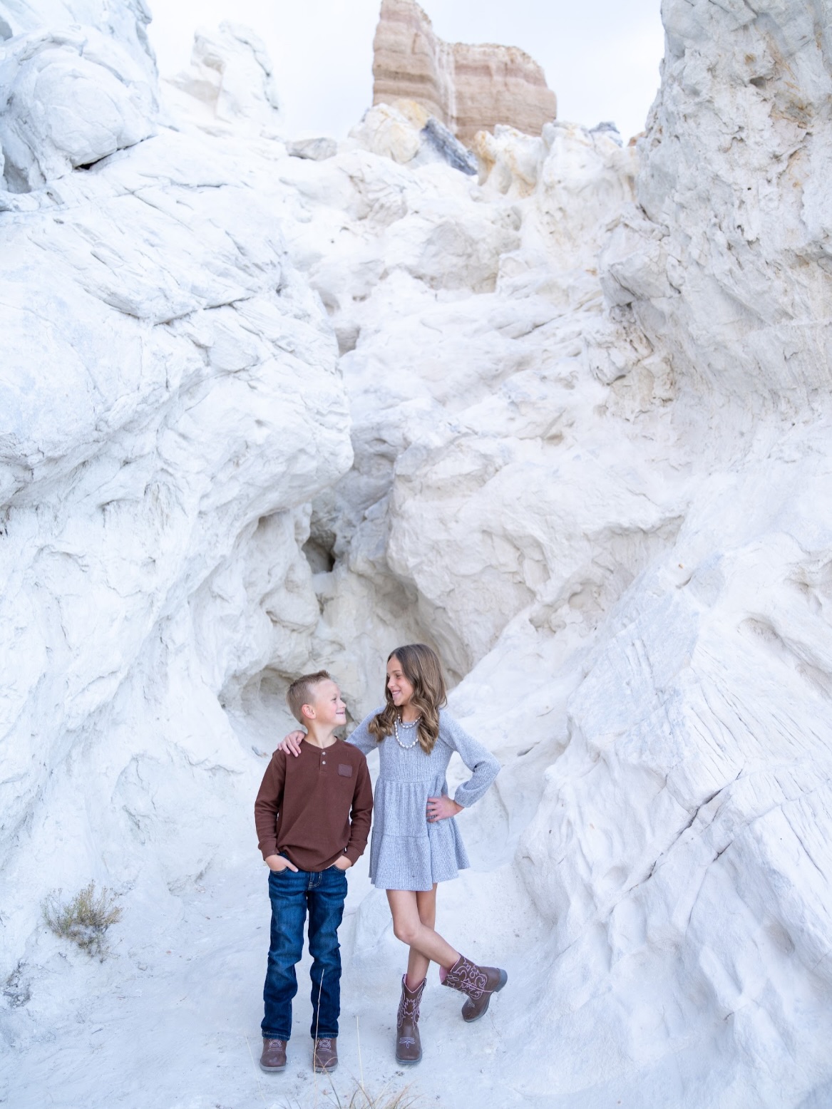 Why do kids grow up so fast? ✨ Grateful I get to freeze these moments before they’re gone — because tomorrow, they’ll look just a little bit older. 💛📸
.
.
.
.
abq photography, abq photos, abq photographer, rio rancho photographer, rio rancho family photographer, family photos, albuquerque family photographer, albuquerque photographer, albuquerque photographers, nm photographer, children photos
#abqphotography
#abqphotos
#abqphotographer
#rioranchophotographer
#rioranchofamilyphotographer
#familyphotos
#albuquerquefamilyphotographer #albuquerquephotographer #albuquerquephotographers
#bellavidaphotographynm