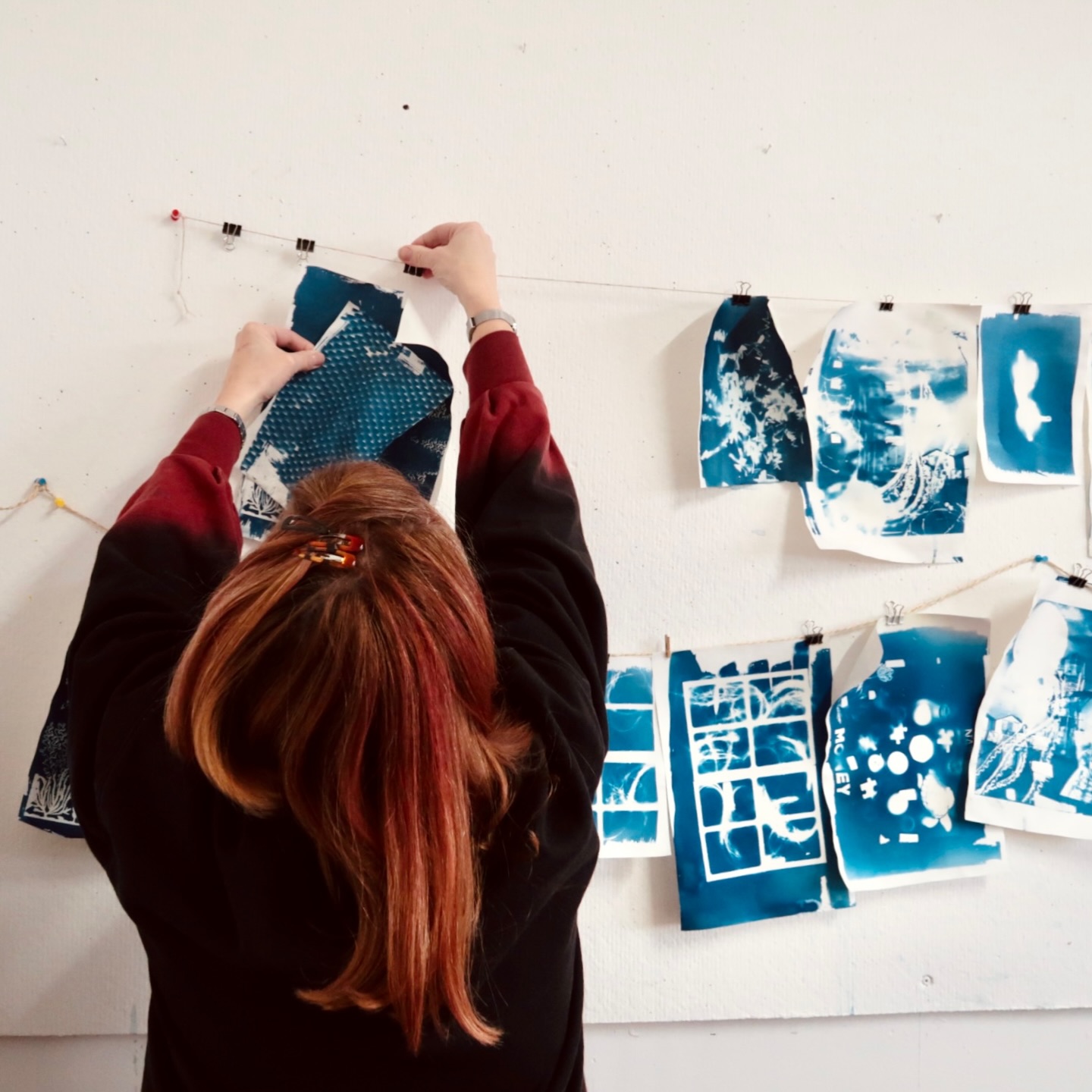 THANK YOU! Yesterday you came out in hoards and supported me with the drop in the algorithm. Running a business is not easy. Running two is even harder! This year I’ve been growing my wedding photography business over at @emilyroseparrisphotography which has certainly taken some brain power. I’m pleased to say it’s going well! I’ve still been running workshops both onsite and offsite ~ traveling to Dorset, the Cotswolds and here in Kent too. If 2025 has taught me anything, it’s that I will ALWAYS juggle education & commercial photography, I just love them both. Education gives me the ability to share my skills and knowledge via tangible experience based learning. While wedding & family photography enables me to capture precious moments for you to enjoy for all time. Thank you for always being supportive, I have one more plea. This Christmas PLEASE try and support small businesses, we need it now more than ever. Use Etsy, direct business websites and boutiques.
How to support my small business this season 🎄
You can buy gift cards via my website.
✨ www.thedarkroomatbeachcreative.org ✨
🩵My cyanotype kits are stocked:
•on my website
• via Etsy thedarkroombc (25% off until 3/12/25)
• Not on the High street
• in store at @rockpaperscissorsbrand @witofwhitstable @clever_hands_creative
—-
#hernebay #kent #whitstable