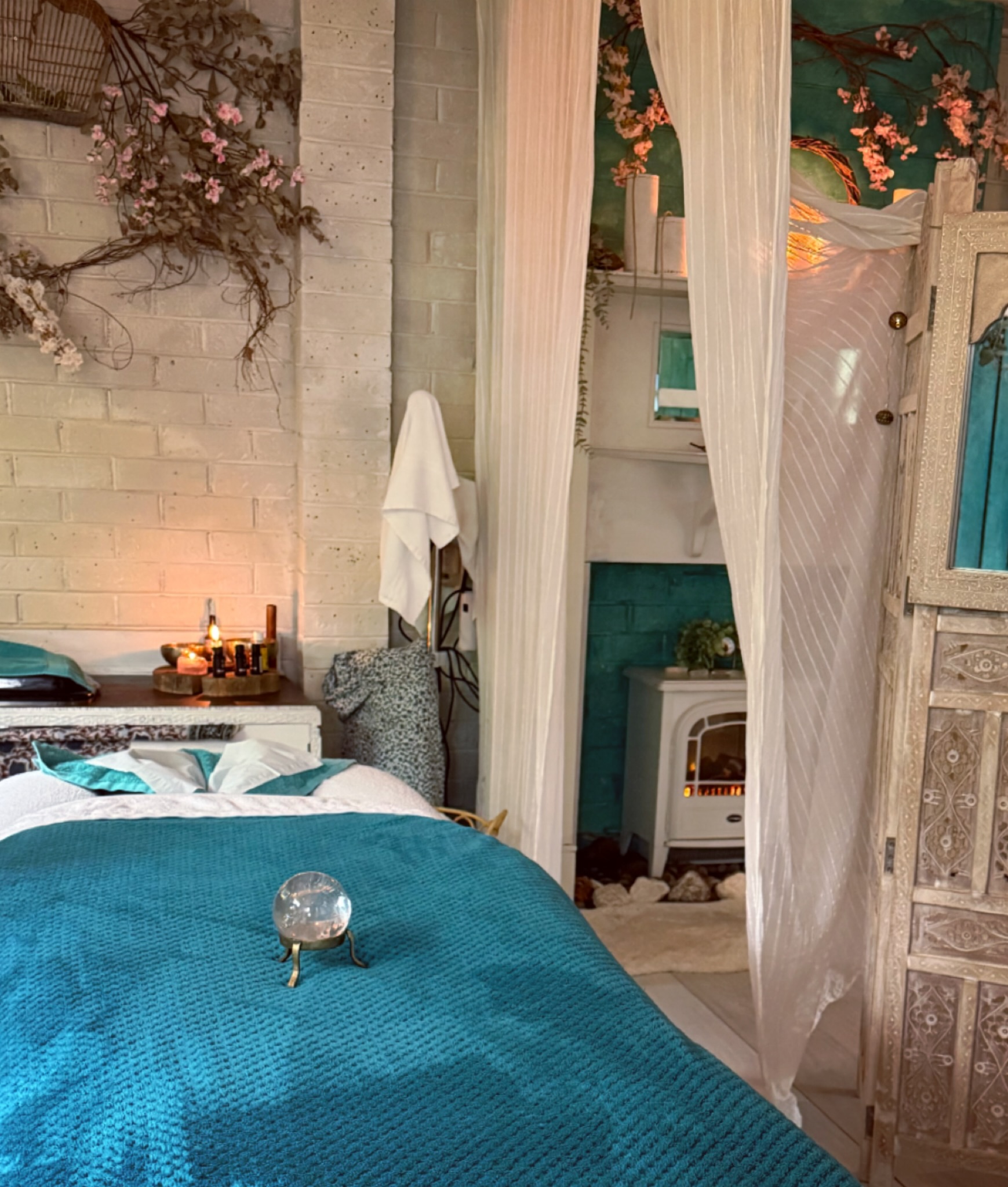 Every day, once my last client has left and the room has been reset, I remake the bed and give the space a gentle smudge.
Clear. Grounded. Held.
Then the Smokey Quartz goes back onto the bed… right in the centre.
I nearly always smile because it I feel it looks like the bed has a belly button 😌
There’s something quietly satisfying about that moment.
It feels like bookending the day, letting the energy settle back into itself.
The weight of the quartz brings a sense of grounding and ease, as if the room takes a long, steady breath after all the listening and holding it’s done.
A small, familiar ritual that keeps The Awen Room feeling anchored, cared for, and ready for whatever the next day holds ✨
Bookings for January and February are now open 🤍