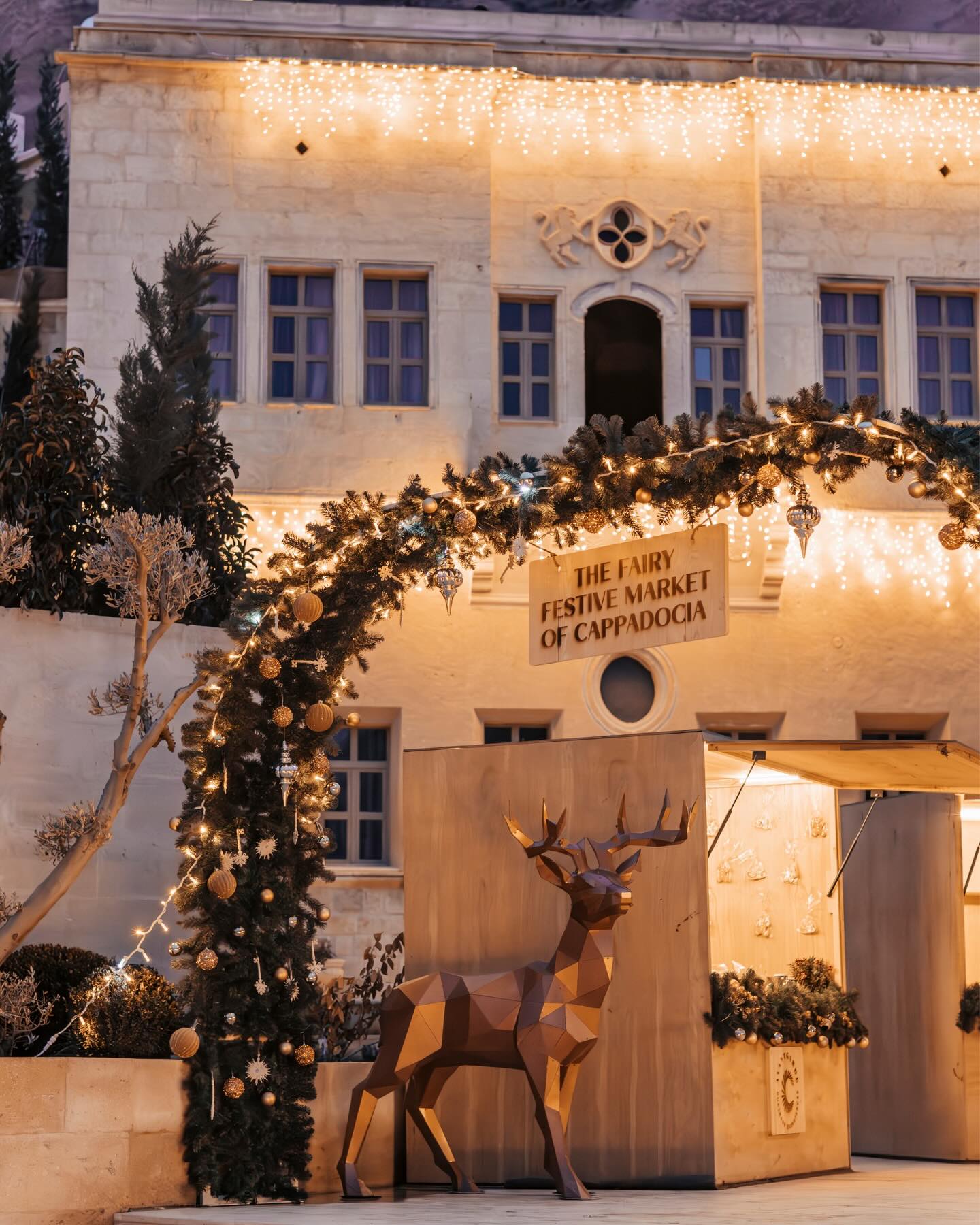 The year-end period is dedicated to intentional reflection and refined gatherings. Beyond our distinguished cuisine and serene architecture, we host an annual Festive Market. Here, local artisans share their creations, fostering a unique blend of community, inspiration, and sophisticated socializing.
Find your perfect setting, from intimate family dinners to larger groups, and greet the New Year with a genuine sense of beginning.
#avantgarderefined #cappadocia