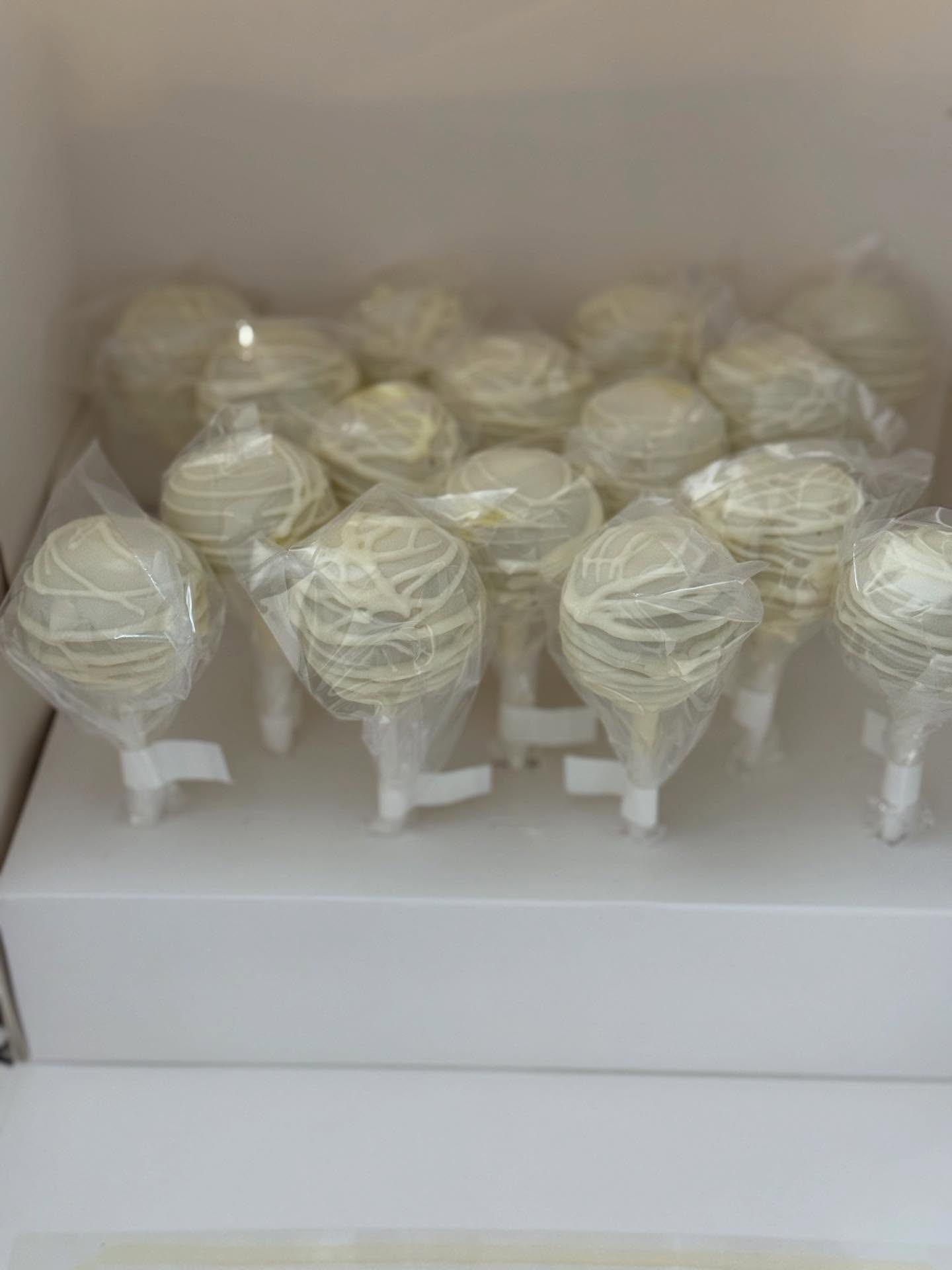 125 yummy cake pops for a business holiday party