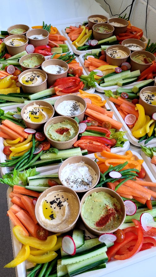 Colour & crunch
Our crudités platters go perfectly alongside our meat & cheese our grazing platters for:
Team meetings
Workshops
Small office celebrations
Milton Keynes • Northampton • Bedford
#corporatecatering #freshfood #crudites