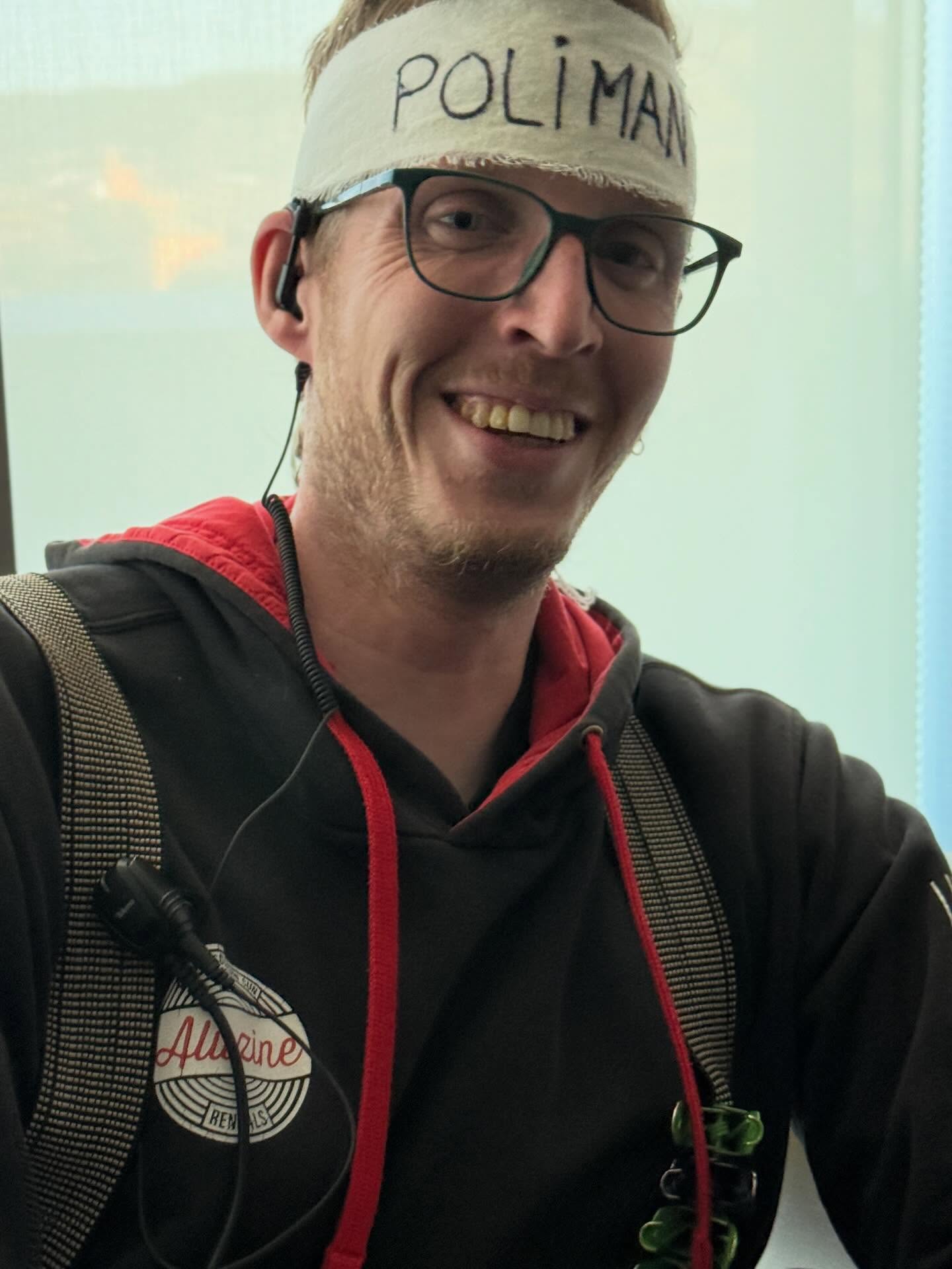 Este 5 de diciembre ya tenéis en @netflixes la súper película navideña. Como me dijeron hace poco me voy a especializar en pelis navideñas… jajjajajajaja. Fue un rodaje estupendo con el mejor equipo.
@hectoririe
@anhko
@guirles1991
@samuelmora8617
@whoisbort
Y muchos refuerzos que son imprescindibles para hacer toda esta magia.
Mil gracias a @nadieesperfecto_producciones @joaquinmazon y especialmente a @angeliguacel Gracias a @carmengar y sus puntos de track.
En especial, gracias a @tamaragaral por cuidarnos siempre tanto y a su jefe @ato874 por hacerlo sencillo.
Y sin que sea menos importante, al revés. GRACIAS A TODOS Sin cada uno de los que formamos los departmentos esto sería imposible. Así rodar, da mucho gusto. A por la 3!!!
Pd: Sin ellos tampoco habría nada. @energy_services y @aluzine