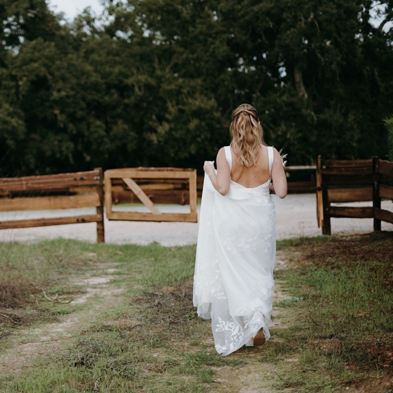Look over your shoulder, you'll always find me there.
~ a carousel about companionship, presence and points of view.
#weddingvows #weddingvideos #destinationweddingvideographer #videodecasamento #jewishwedding #firstlookwedding #alentejoportugal