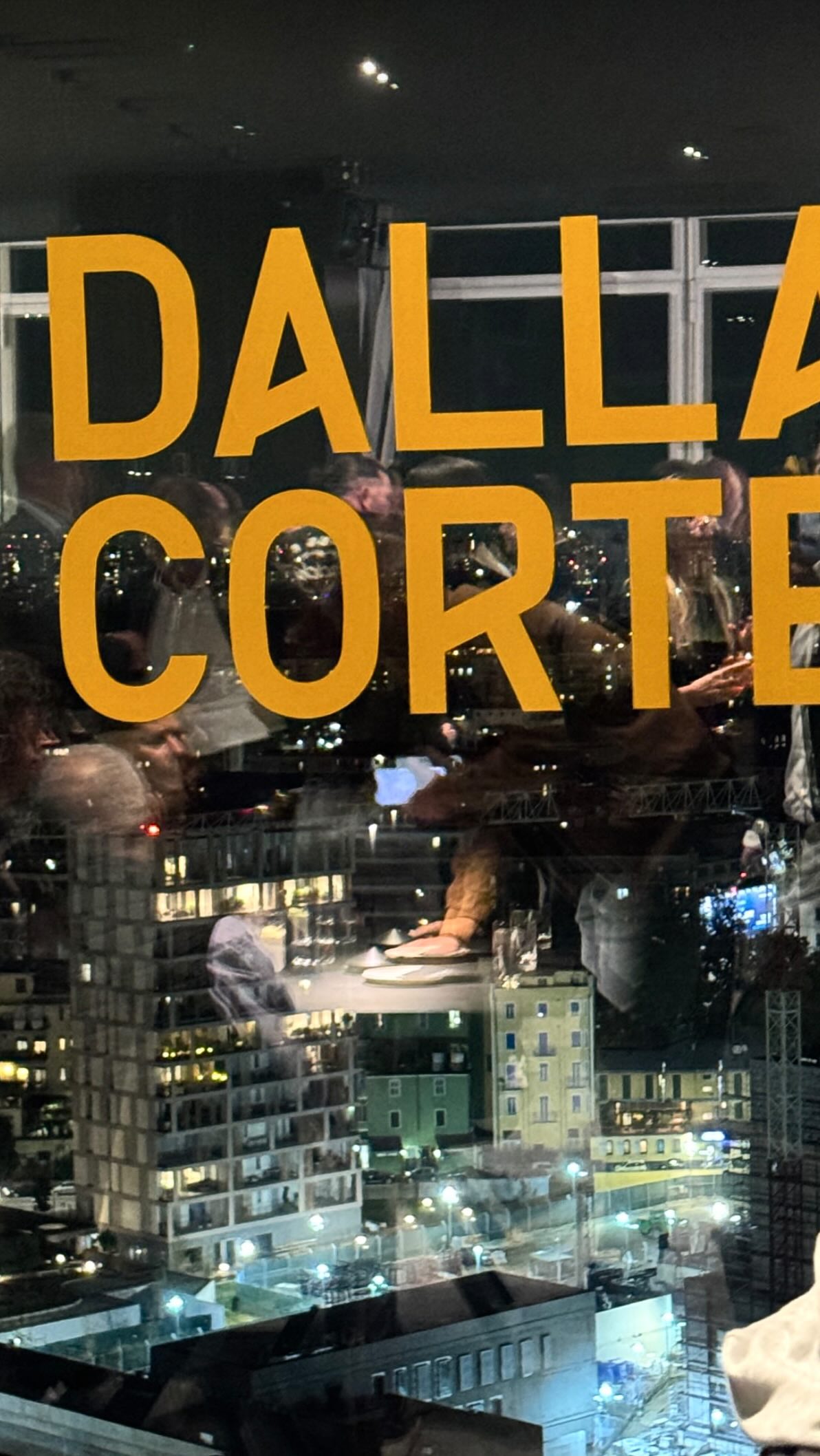 Per il Global Partner Meeting di Dalla Corte abbiamo voluto creare un’esperienza che raccontasse la visione del brand tanto quanto i suoi risultati.
Il Voya Rooftop, sospeso al 40° piano con una vista a 360° su Milano, è diventato il luogo ideale per accogliere distributori e brand ambassador da tutto il mondo.
Un incontro fatto di confronto, relazioni e prospettive condivise.
Dalla progettazione degli spazi alla regia dei contenuti, dal dj set al food meneghino: ogni dettaglio è stato pensato per mettere al centro la community internazionale del brand.
Un evento che non celebra solo il presente, ma costruisce il futuro.
E per noi di TypeLovers, un’altra occasione per dare forma ad esperienze che uniscono persone, idee e visioni.
Typelovers events - we create, you celebrate.
#typeloversevents #eventmanager #dallacorte