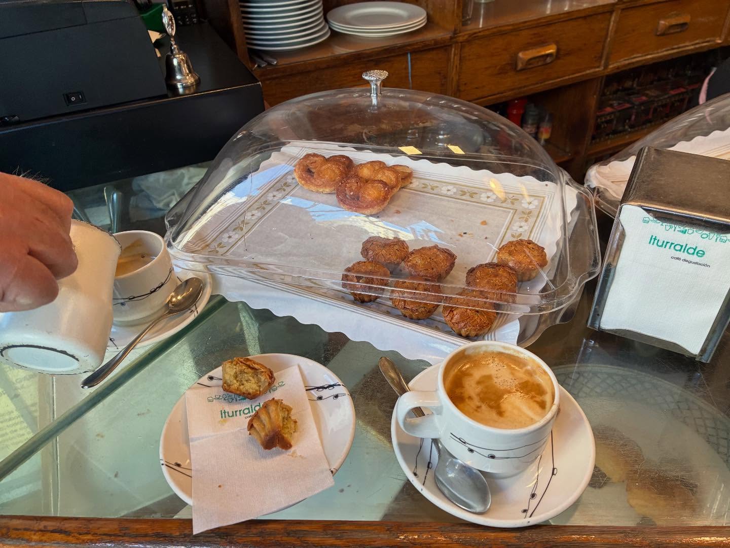 I discovered a delicious little tart at my favorite tiny coffee shop. I'm a huge pecan pie fan, and the Kutxu tastes like the almond version of this treat. later in the day I enjoyed a gorgeous salad. loving my time in Spain.