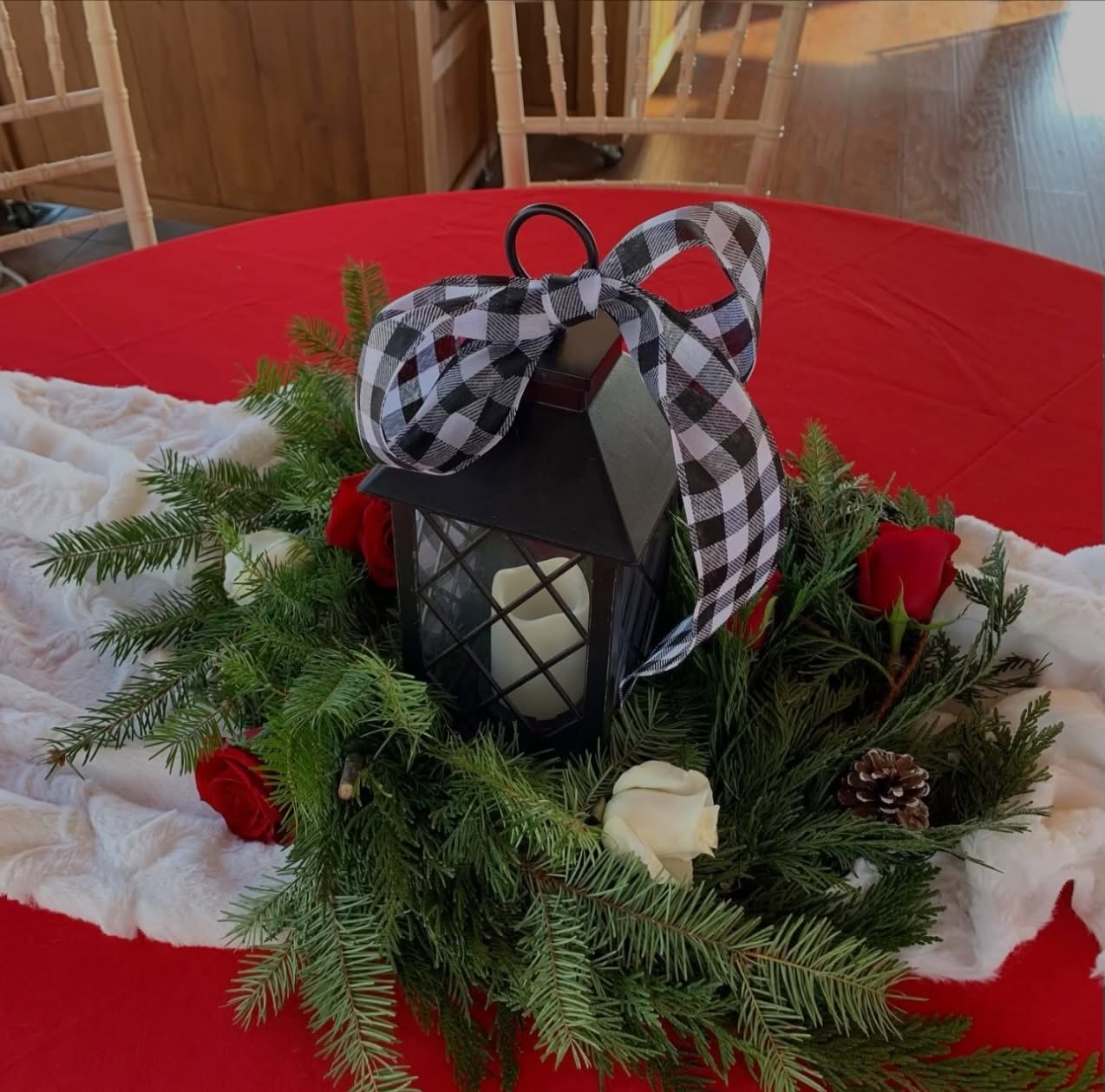 Fa La La Friday. ☃️❄️
We’re over here getting into our festive Winter Wedding feelings.🧡
Where’s our Winter 2026 brides at?
#wedknoxville🌿
#winterwedding
#2026winterweddinginspo
www.wedknoxville.com