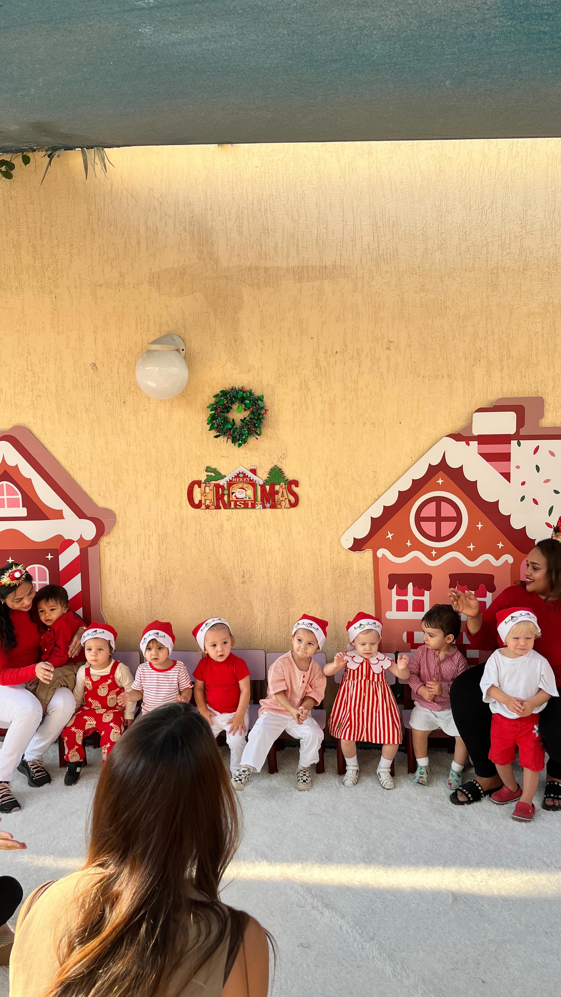 🇫🇷✨ Un moment magique à La Marelle ✨
Chaque classe a présenté sa chanson lors de notre chorale de Noël.
Les enfants ont chanté avec beaucoup d’enthousiasme et les parents étaient présents pour partager ce moment chaleureux et rempli de magie. 🎄
Merci à toutes les familles pour leur présence et bravo aux enfants pour cette belle prestation ! 🌟
⸻
🇬🇧✨ A magical moment at La Marelle ✨
Each class performed its Christmas song during our school choir.
The children sang with so much energy and joy, and the parents were there to share this warm and festive moment. 🎄
Thank you to all the families for joining us, and well done to the children for their wonderful performance! 🌟
#noël #creche #chorale #christmas #nurserydubai #kindergarten