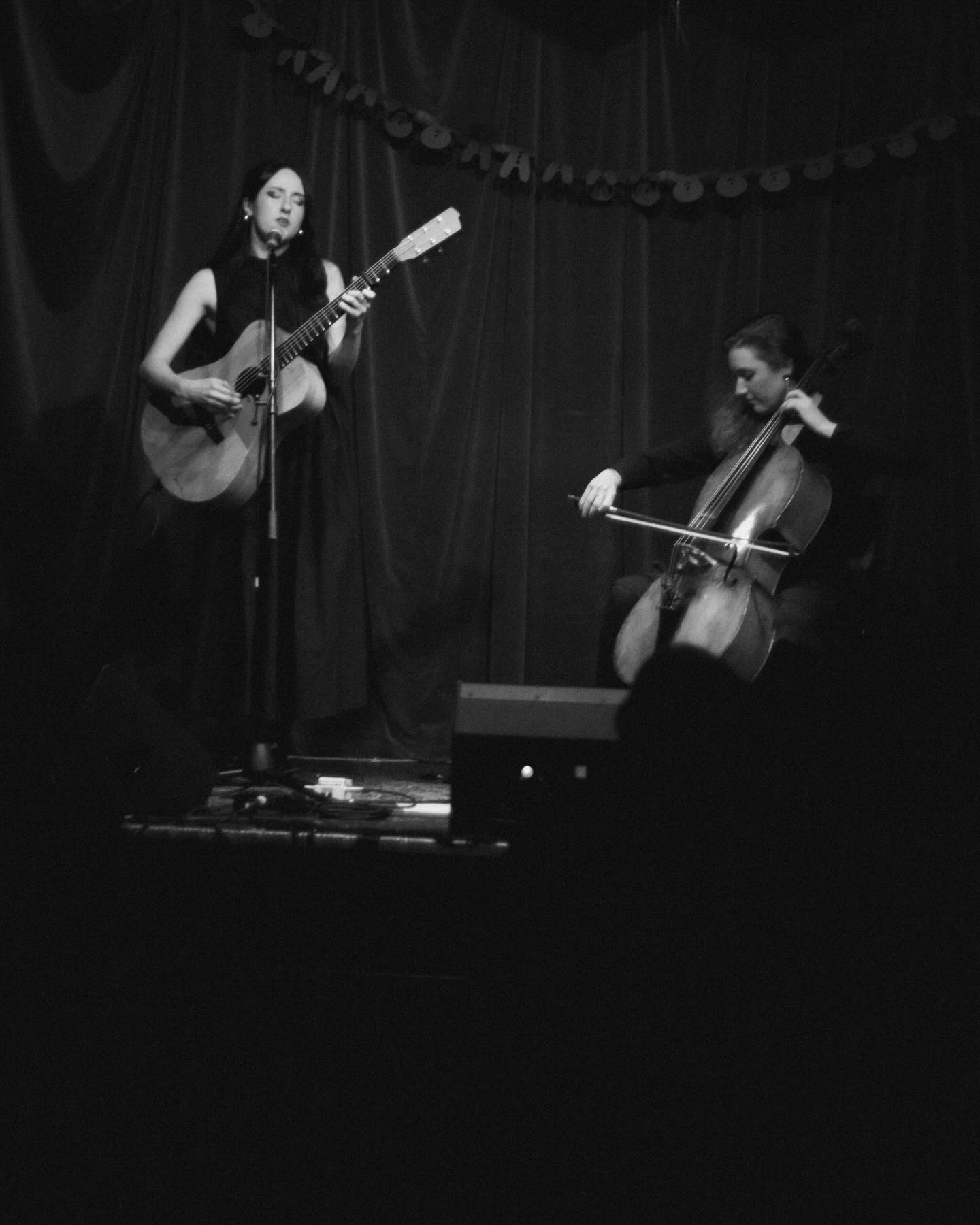 Last night with @toriawooff was the perfect way to round off my gigging year 🎻 and a wonderful opportunity to take stock of how lucky I feel to do what I love on the daily 🎶
Three cheers for music 🍻
#music #cello #gig #musician #create
📸 @itsjameswyatt