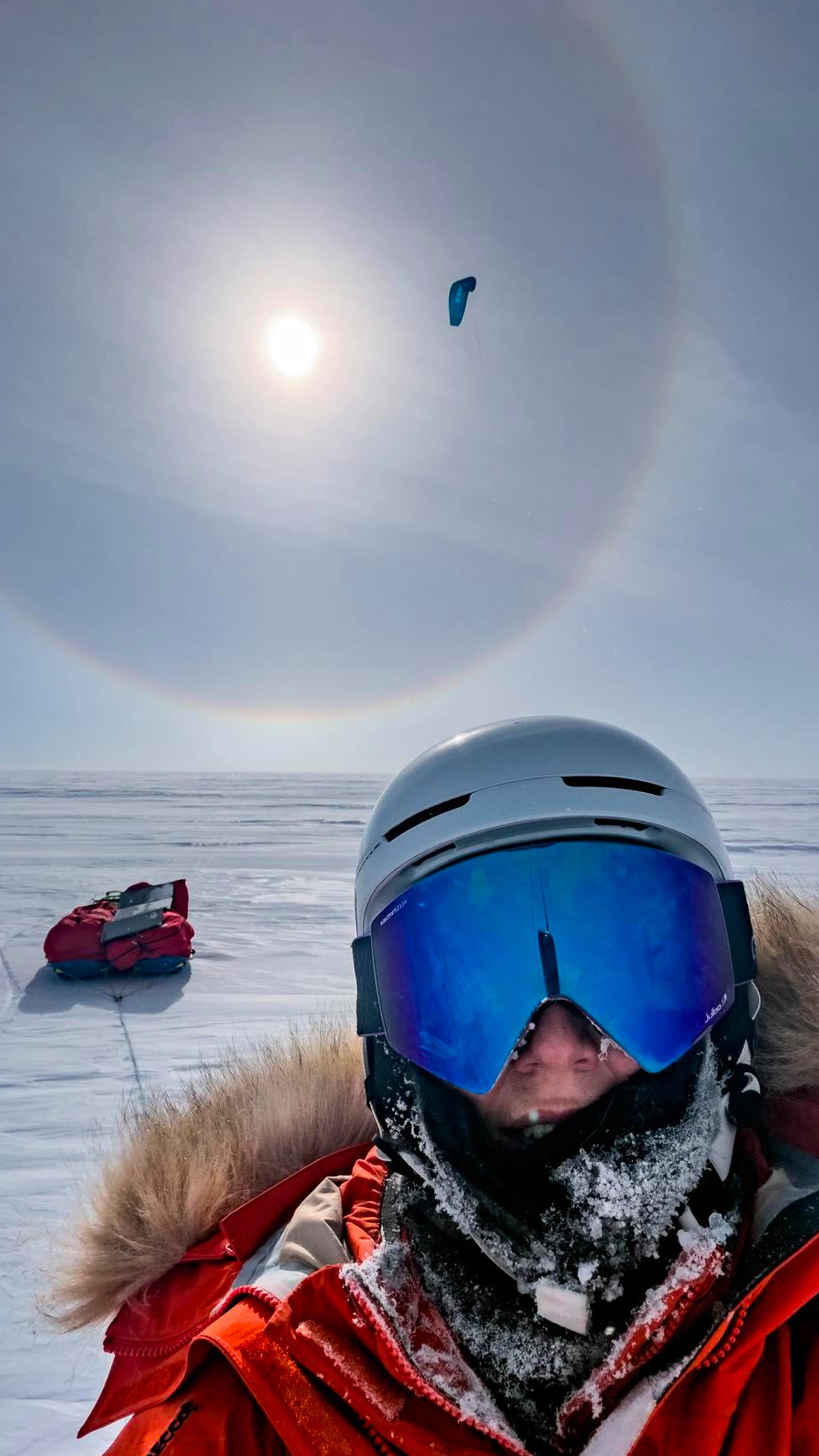 ☀️ This is what happens when the light becomes diffracted by the ice crystals brought by the clouds into the air.
Next stop, pole of naccessibility (POI), still 1200 km to go!
🛰️ We’ll keep sending daily updates from the ice!
🔔 Subscribe to follow the Under Antarctica expedition live!
#UnderAntarctica #Antarctica #Adventure #Science #Expedition