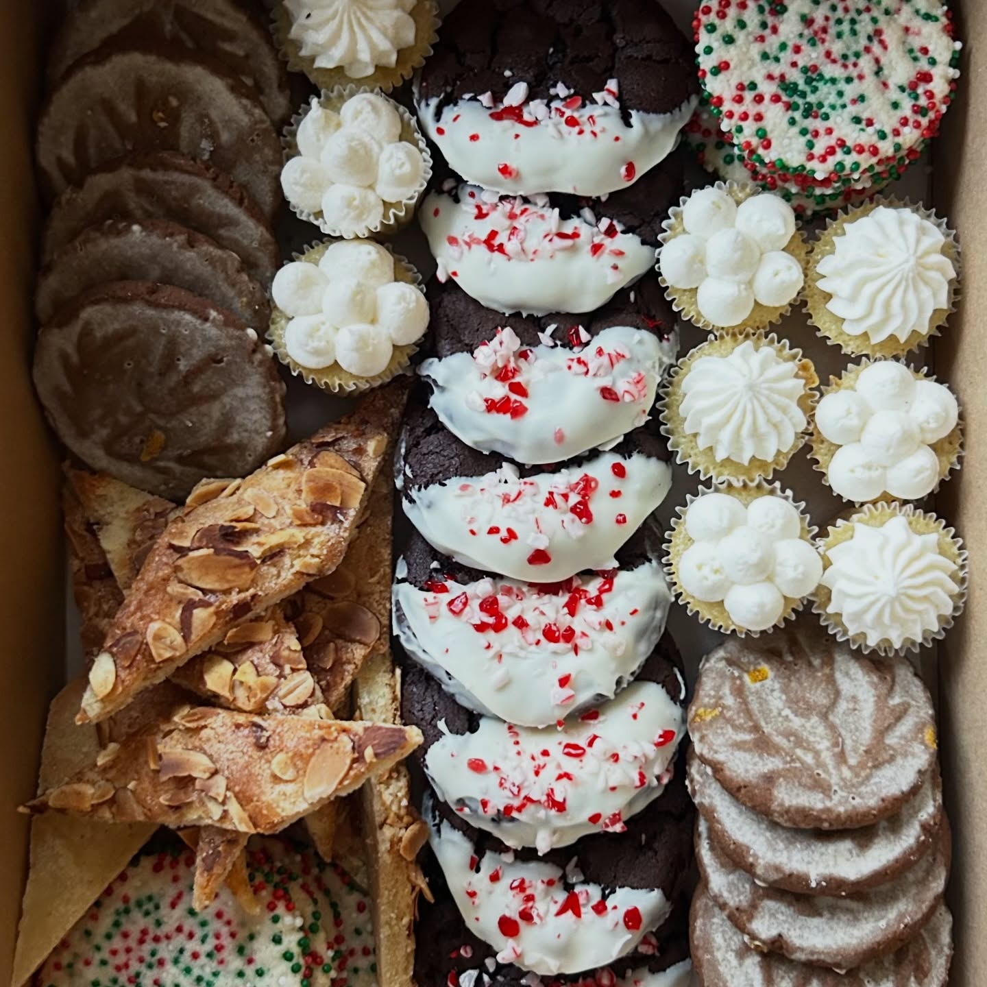 We’re taking more orders for cookie boxes for :
Saturday December 13th
Friday December 19th
Each large box contains an assortment of 45-50 treats and are $100, the smaller are $30 and contain 10-12 treats.
Send us a message to arrange an order 🚚