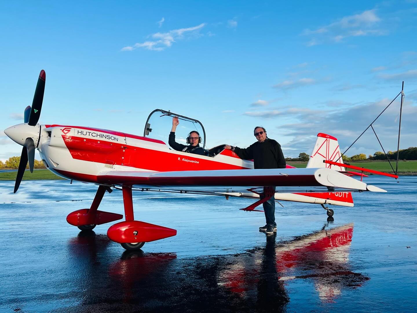 Tango Tango entouré du Jefe @alajouanineregis et du Maestro @eric_dr250
#voltigeaerienne#vol#cap10#cap232#cap#cap532#aerobatics#aerobaticpilot#airfrance#pilot#extra330sc#pilotlifestyle#pilotlicence#privatepilot#fcl#aerobaticshow#redbullairrace#redbullairforce#flight#flightinstructor#airshows
