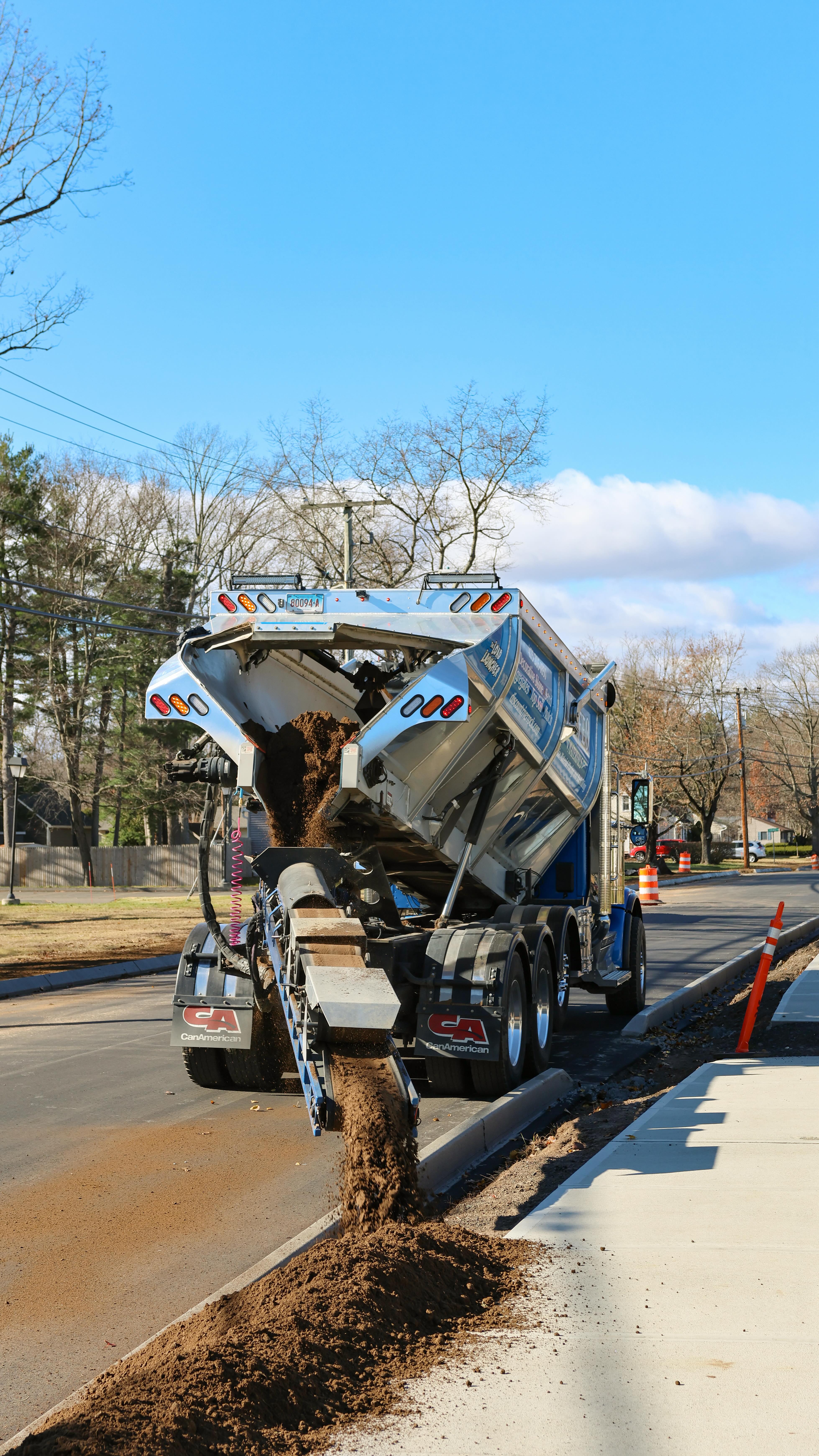 Our Load Launcher made filling slabs between the curb and sidewalks look easy.
Anthony from EA Quinn said it best: “This job would have taken us 2 weeks and instead took 3 days!”
#LoadLauncher #StoneSpreader #StoneSlinger #Aggregates #StoneSupply #SiteWork #HeavyEquipment #ConstructionInnovation #MaterialDelivery #QuarryLife #crushedstone #peterbilt #589 #shortnose #triaxle #livefloor #CanAmerican