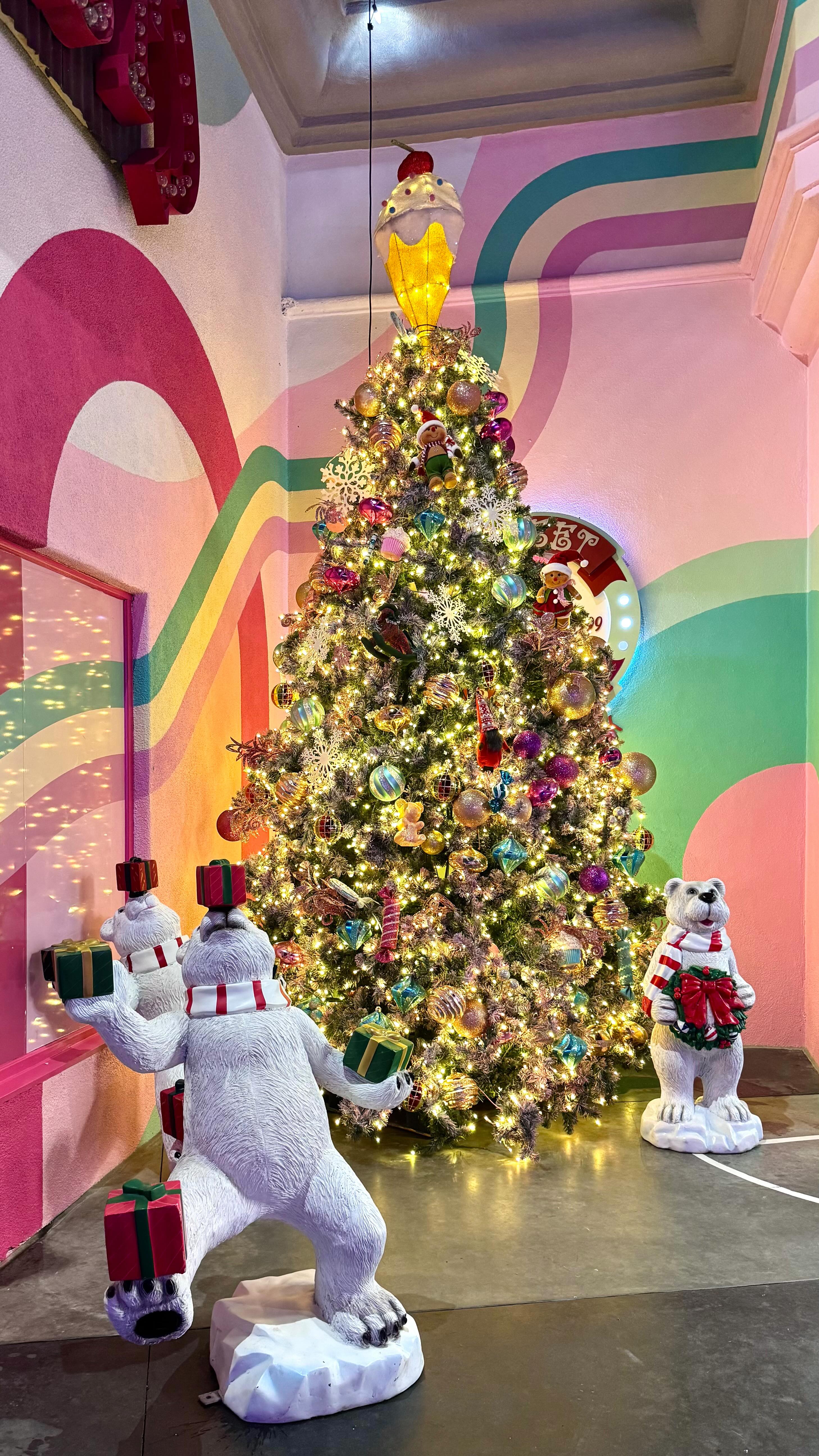 Belmont Park is the most beautiful winter wonderland this time of year! 🥹❄️🎄🎅🏻🎁✨ have you been yet?
#thingstodoinsandiego #sandiegoinfluencer #christmasinsandiego