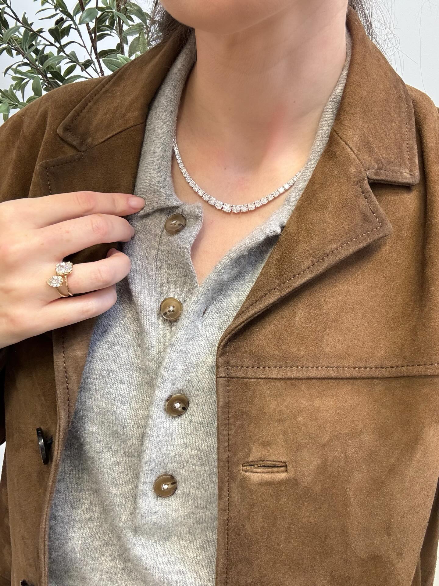 Graduated 4 prong diamond tennis necklace for a lovely client. Such a fun one to source - we tried a couple of tennis necklace styles on her and this was the winner winner chicken dinner 🏆❤️