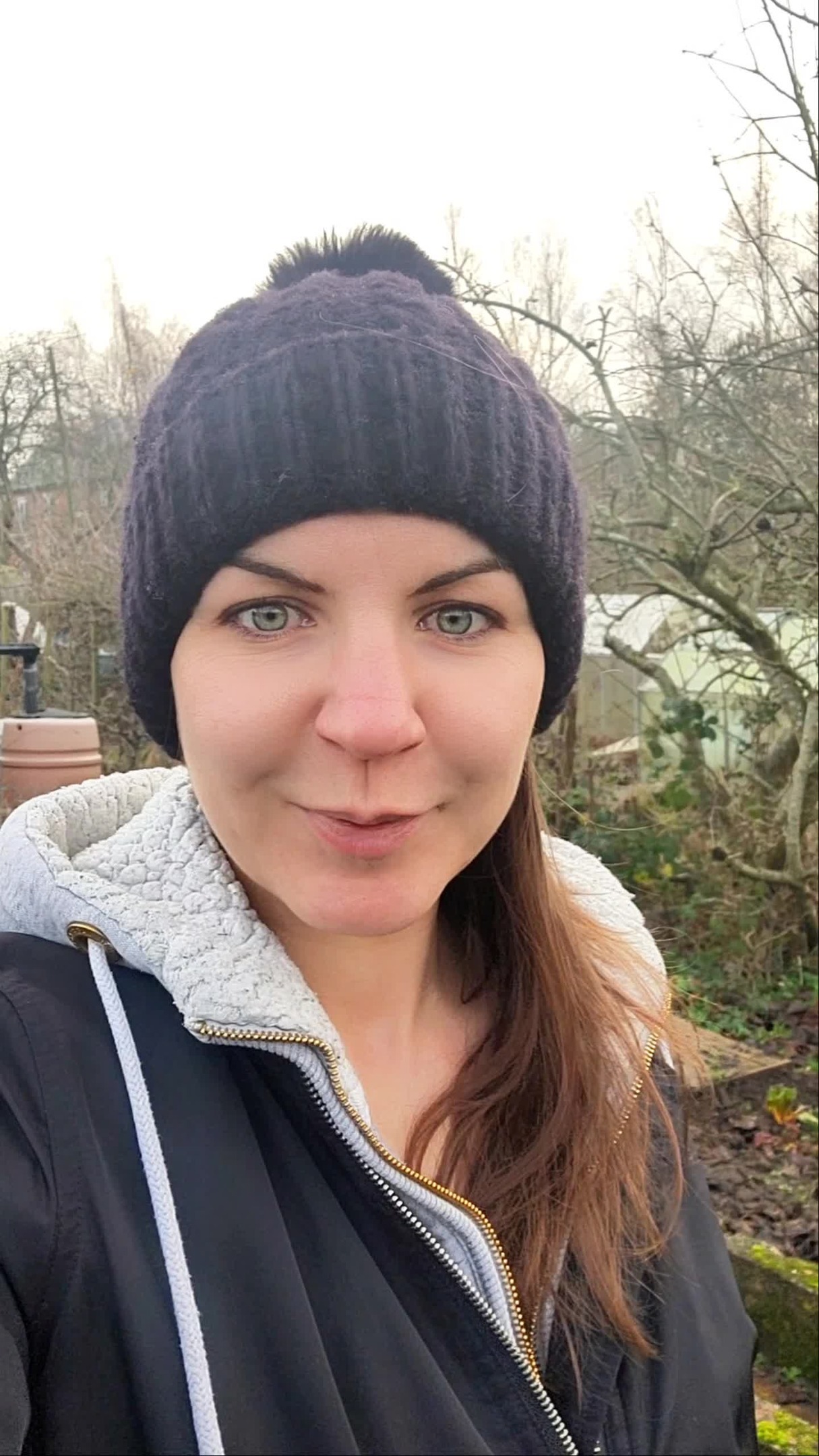 Merry Christmas! I hope you are all having a lovely day. I have loved having the fresh herbs for Christmas dinner this year 🎄🎅 Potatoes and Brussel sprouts next year! 😋 #allotmentuk #growyourown