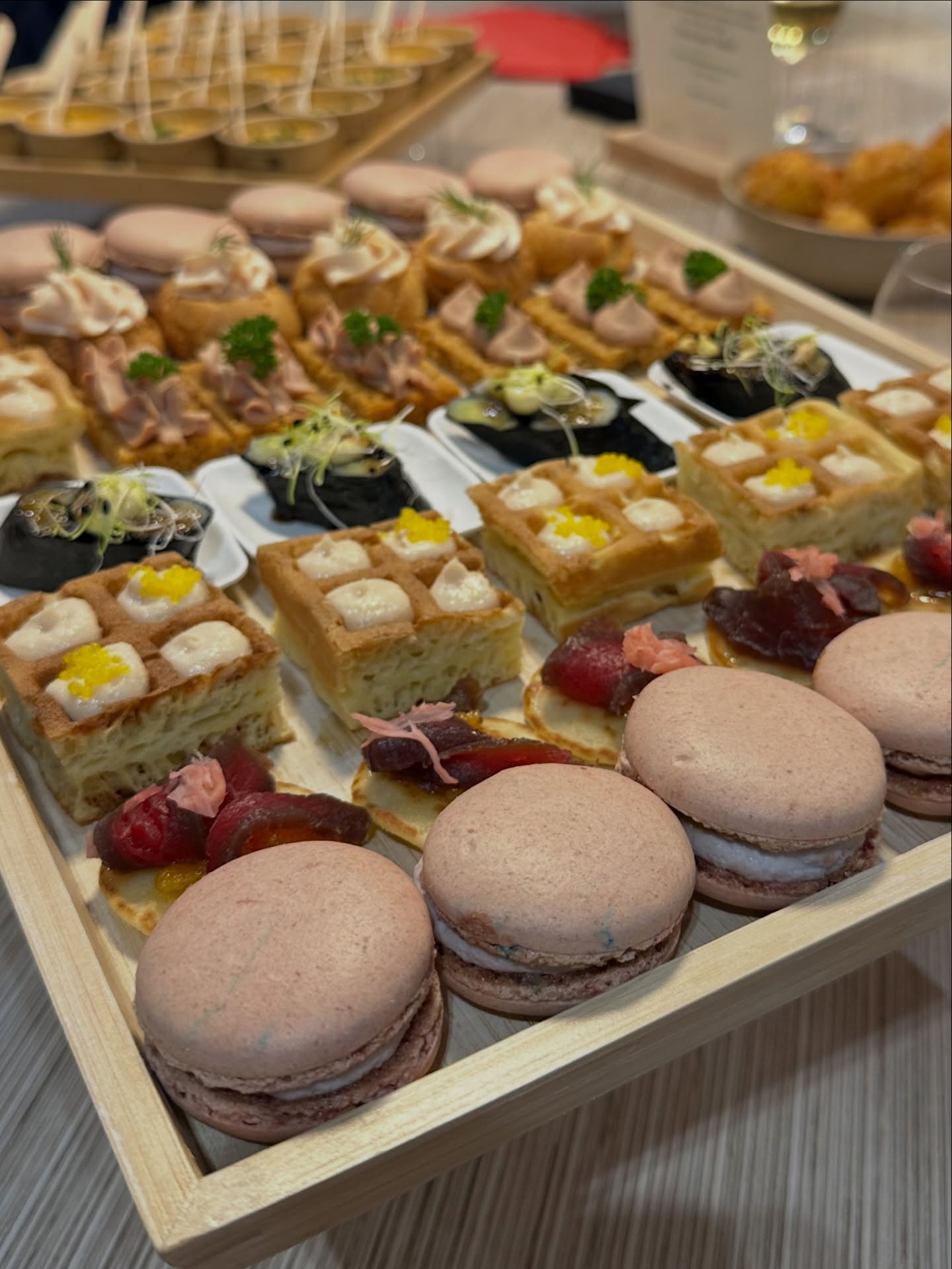 🎄✨ 3131 MERCIS ✨🎄
Pour vous remercier d’être plus de 3000 gourmand(e)s à nous suivre, @sweet_and_salted vous gâte avant l’heure, mais vous régale surtout 😋 🎁
Nous vous offrons un plateau d’amuses-bouches festif de 40 pièces, d’une valeur de plus de 100€, parfait pour régaler vos invités le 24/12 🥂🍴!
👉 Pour participer :
✔️ Être abonné(e) à @sweet_and_salted ✅
✔️ Liker ce post ❤️
✔️ Identifier en commentaire les personnes avec qui vous partagerez ce plateau gourmand 😋
✨ Bonus : partagez ce post en story en nous taguant pour encore plus de chances ! 🤭
📅 Tirage au sort : dimanche 21/12 à 21h (si on est sorti de cuisine, mais il faudra être rapide cette fois-ci, on vous avait prévenu 😅🫣)
🎁 Le plateau sera à récupérer pour le 24/12 au 02 rue d’Auron à Bourges!
Merci pour votre confiance 🫶🏽 votre fidélité 🫱🏾🫲🏻et votre gourmandise 🤤 pour toutes vos occasions 💛
Bonne chance à toutes & tous ! 🍀🤞🏽🏆
#sweetandsaltedbourges #NoëlGourmand #noël2025 #jeuconcours #noëlabourges #souvenirs #repasdenoel #christmastime #christmas2025 #apero #traiteurbourges #faitmaison #menufestif #giveaway #whoisthewinner