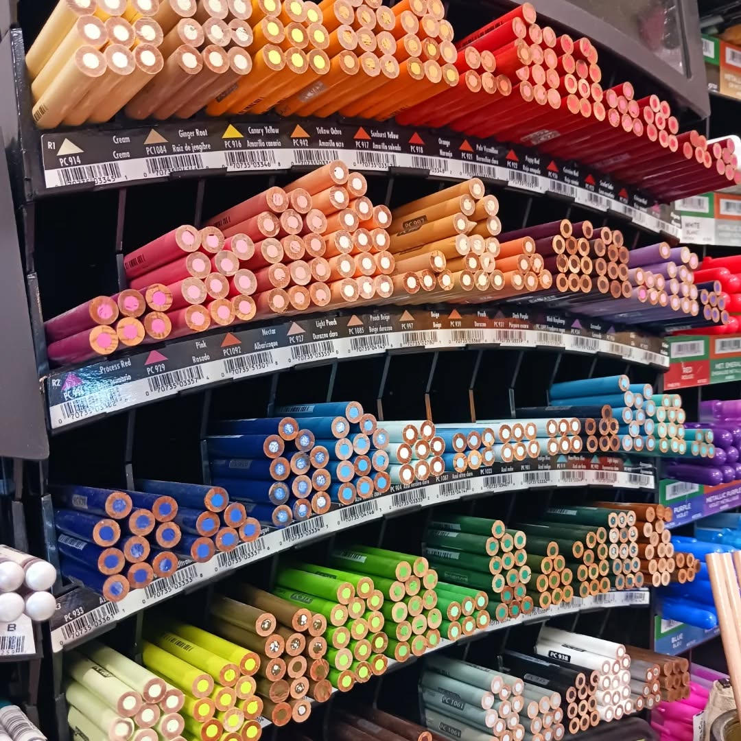 Need a gift? How about some art supplies, fun soaps, ready-made frames, Geometry towels, handcrafted pottery, and jewelry? 🎁🎁🎁
.
#appletonwisconsin #appletonartist