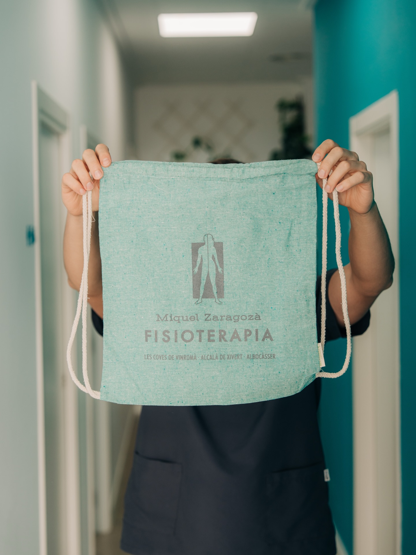 Aquests Nadals, tenim un detall per a tu 🎁🎄
Si vens a Clínica Miquel Zaragozà durant aquestes festes, t’emportaràs una motxilla personalitzada tipus sac de regal
Un petit detall per agrair la teua confiança i per acompanyar-te en el teu dia a dia 🩵
📍 Disponible a:
• Albocàsser
• Coves de Vinromà
• Alcalà
Vine a cuidar la teua salut estos Nadals i emporta’t el teu regal!
#ClínicaMiquelZaragozà #Albocàsser #CovesDeVinromà #Alcalà