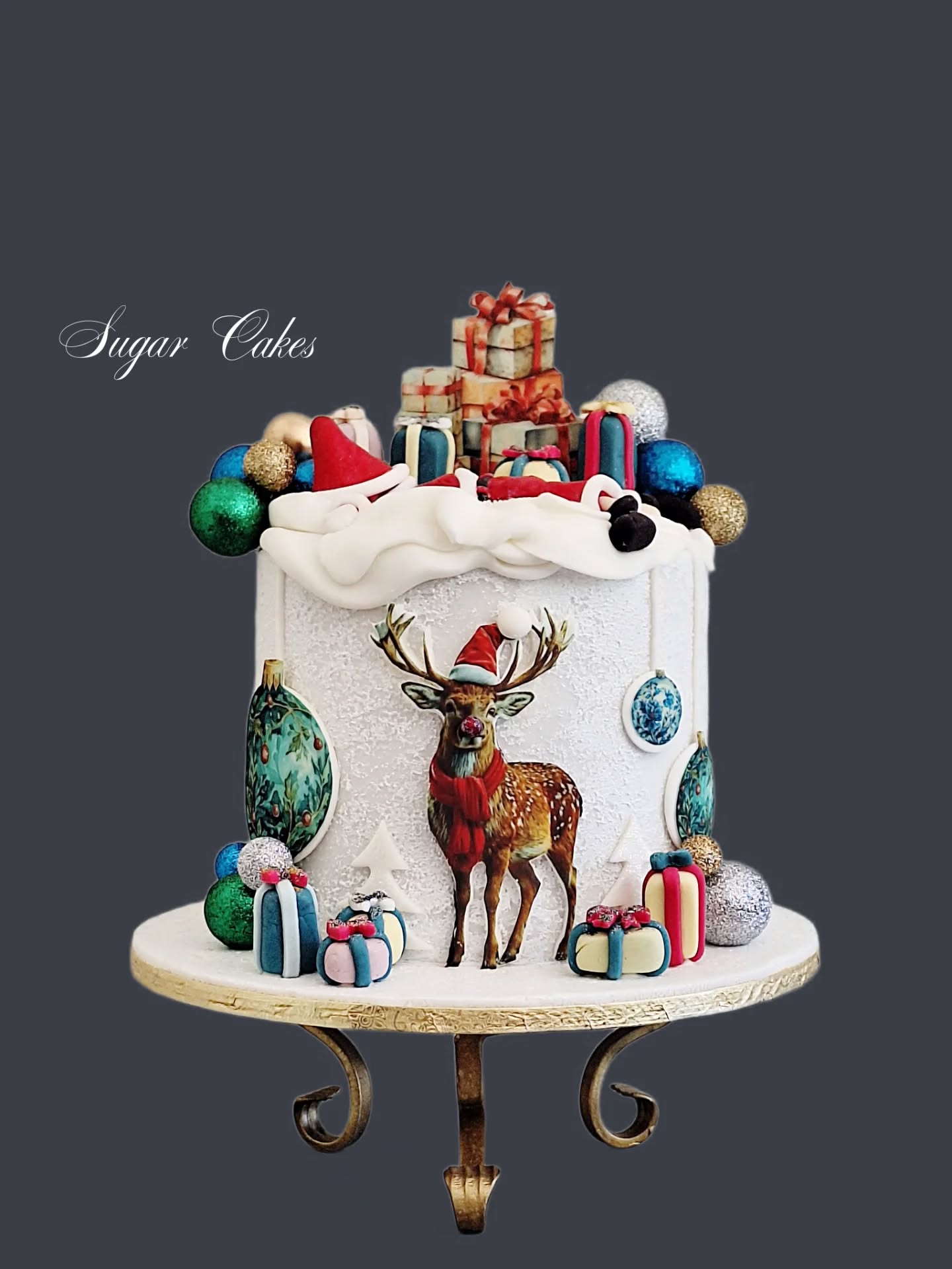 My favorite.Season of the year. Look who is visiting already. Bringing lots and lots of gifts. And oh my....Santa fell in the snow....xx😁🩷❤️
@barco_bake we love you white gel..look at the beautiful snow effect we created all over the cake.
#christmas #christmascake #christmastime #rudolfreindeer #love #beautifulseason #seasonofgiving #themedchristmascake #cakedecorating #cakedesign #cakesofinstagram🎂🍰