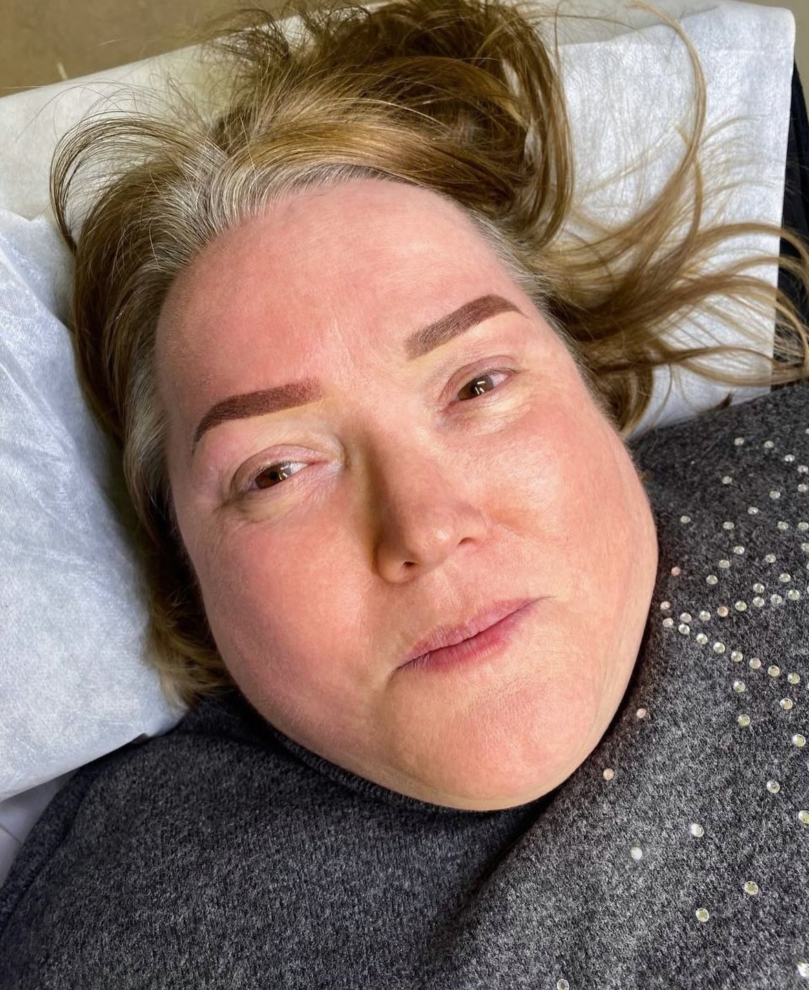 ✨ This Holiday Season, give your brows the makeover they deserve ✨
Introducing the treatment that transforms your look in a quick, temporary, and spectacular way: HYBRID BROWS 🎁
This service includes:
🎨 100% customized brow mapping to suit your face
✨ Waxing for a clean and defined finish
🌿 @bronsunuk hybrid tint, perfect for all brow types
👉 Book your appointment directly through the link in my bio.
Your festive brows are waiting for you. 🎄💖
#browartist #hybridbrow #cardiffbeauty #cardiffbrows #cardiff